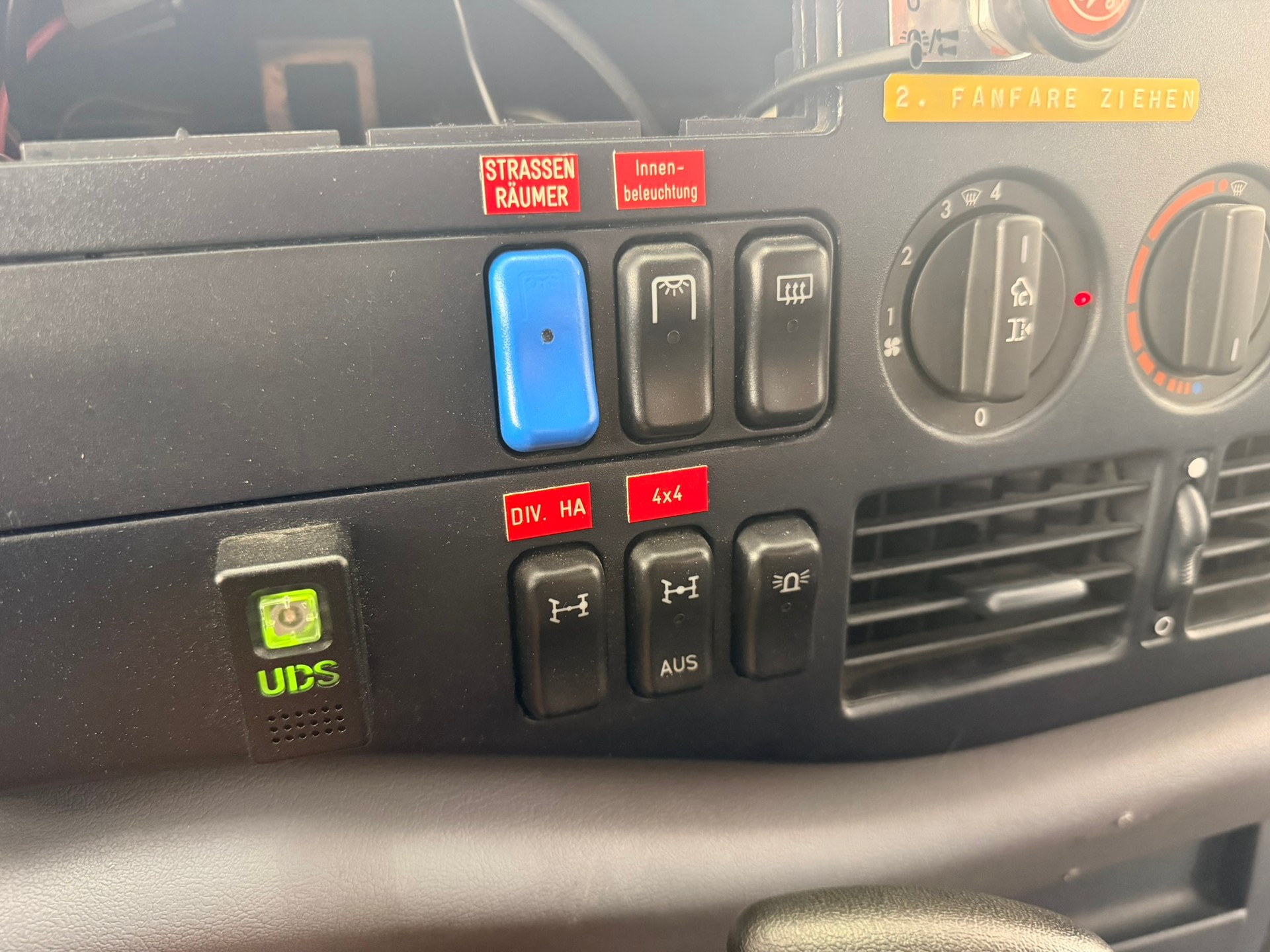 MERCEDES-BENZ Sprinter 312 D 4X4 SPERRDIFF FEUERWEHR-image-14