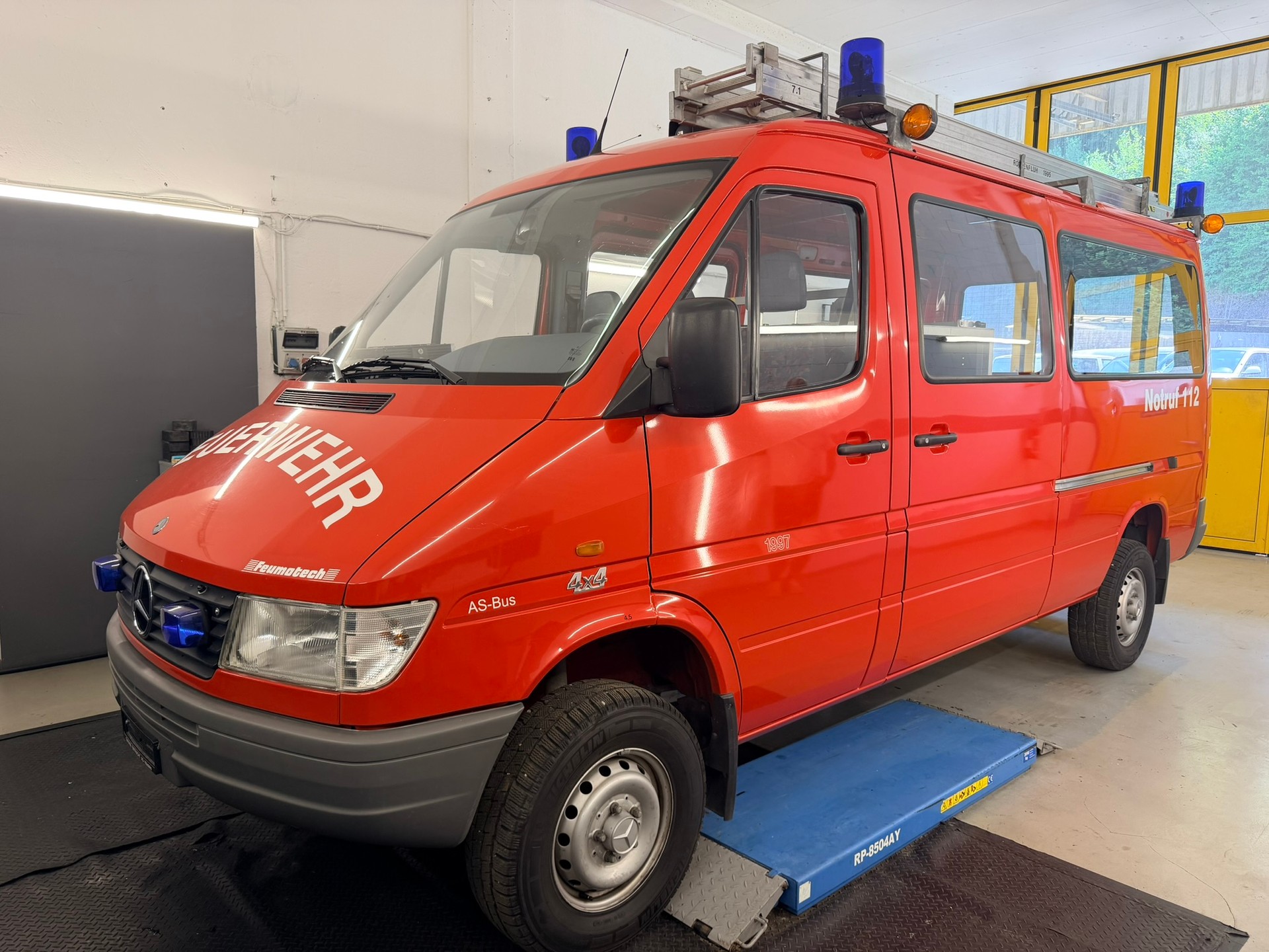 MERCEDES-BENZ Sprinter 312 D 4X4 SPERRDIFF FEUERWEHR-image-0