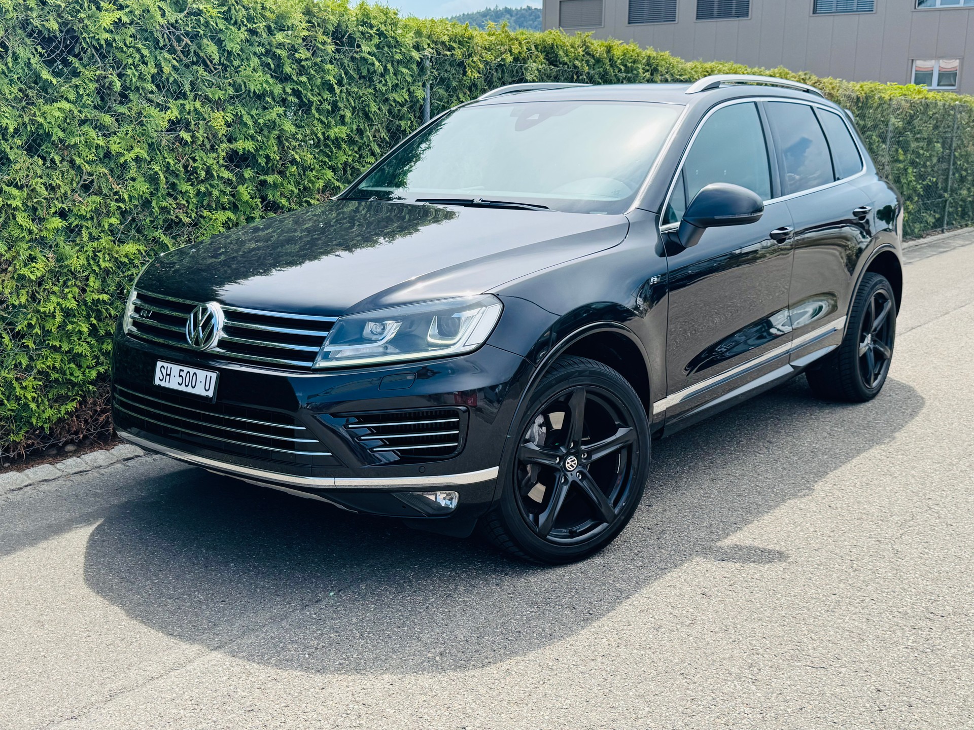 VW Touareg 3.0 TDI BMT Executive Edition Tiptronic *R-Line*-image-1
