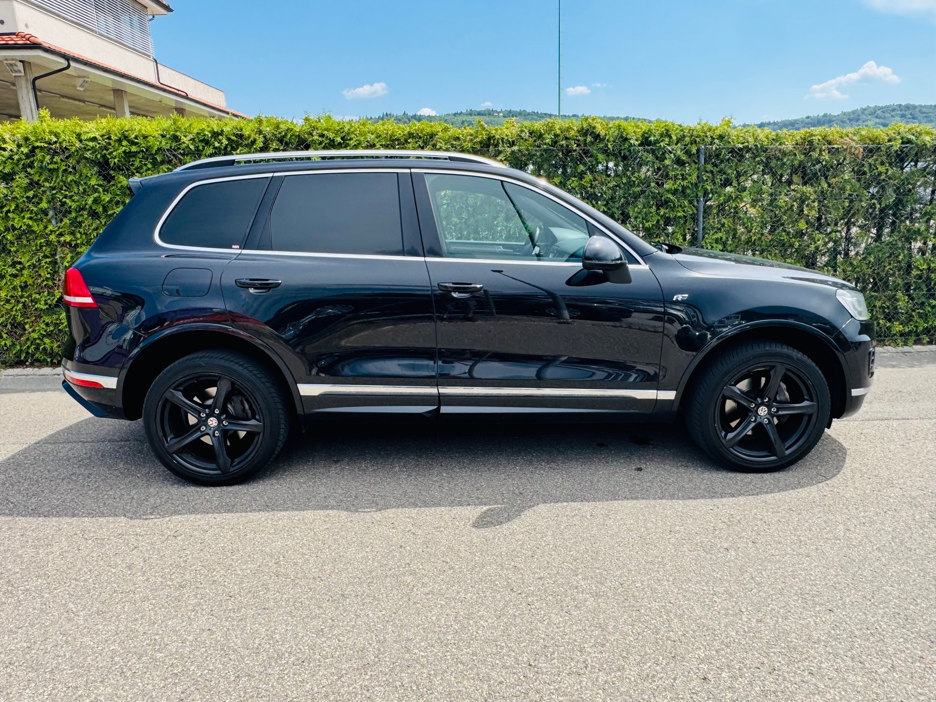 VW Touareg 3.0 TDI BMT Executive Edition Tiptronic *R-Line*-image-7