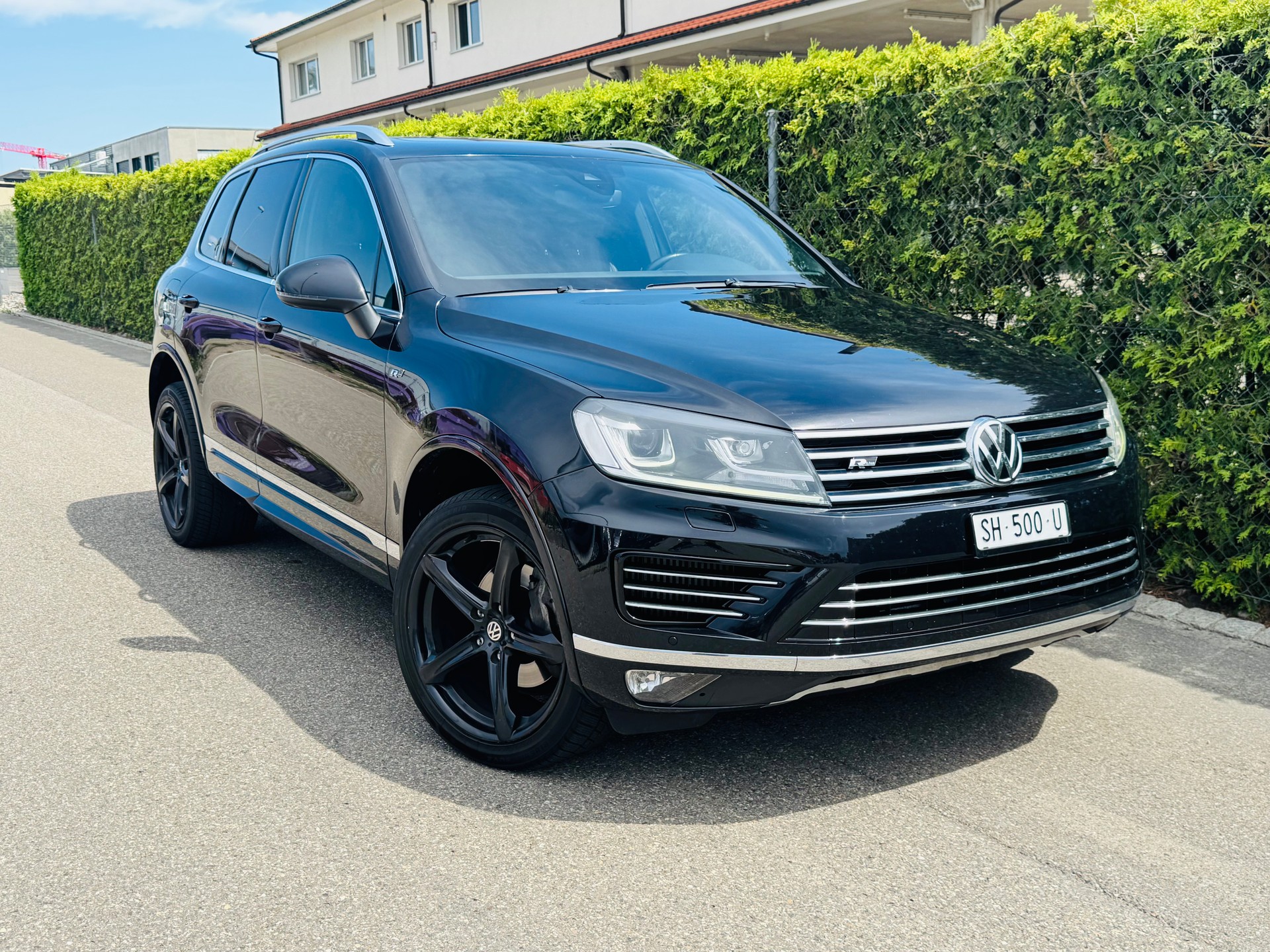 VW Touareg 3.0 TDI BMT Executive Edition Tiptronic *R-Line*-image-0