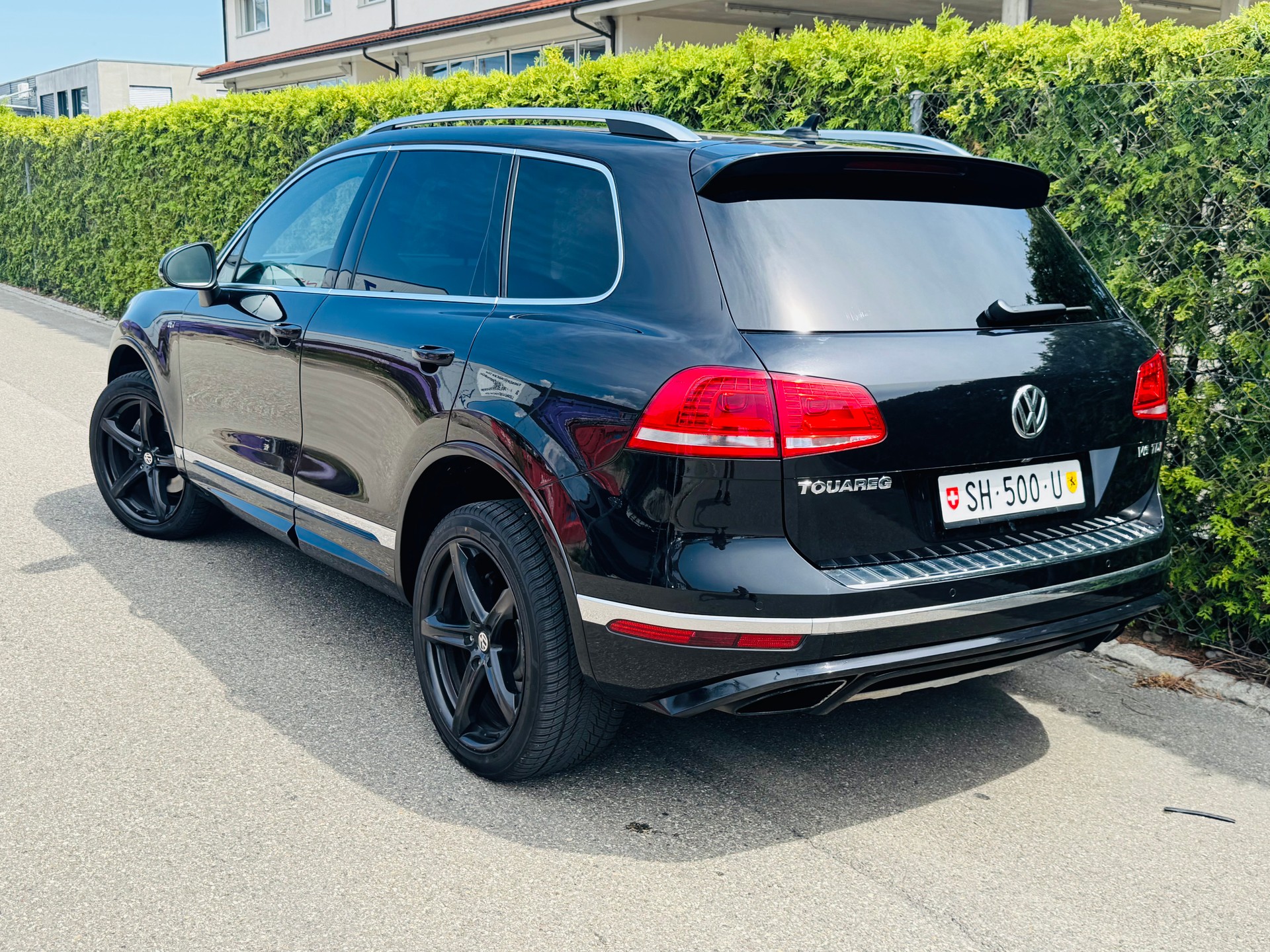 VW Touareg 3.0 TDI BMT Executive Edition Tiptronic *R-Line*-image-3