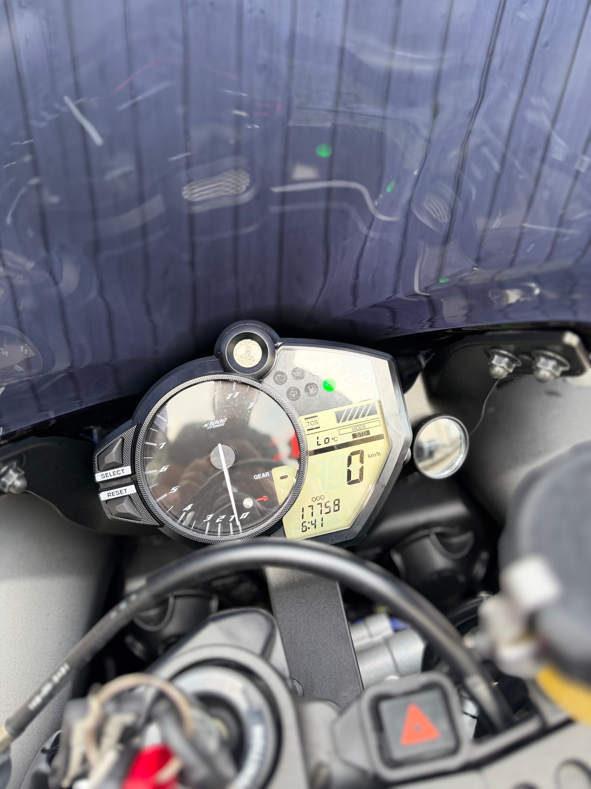 YAMAHA YZF-R1-image-8