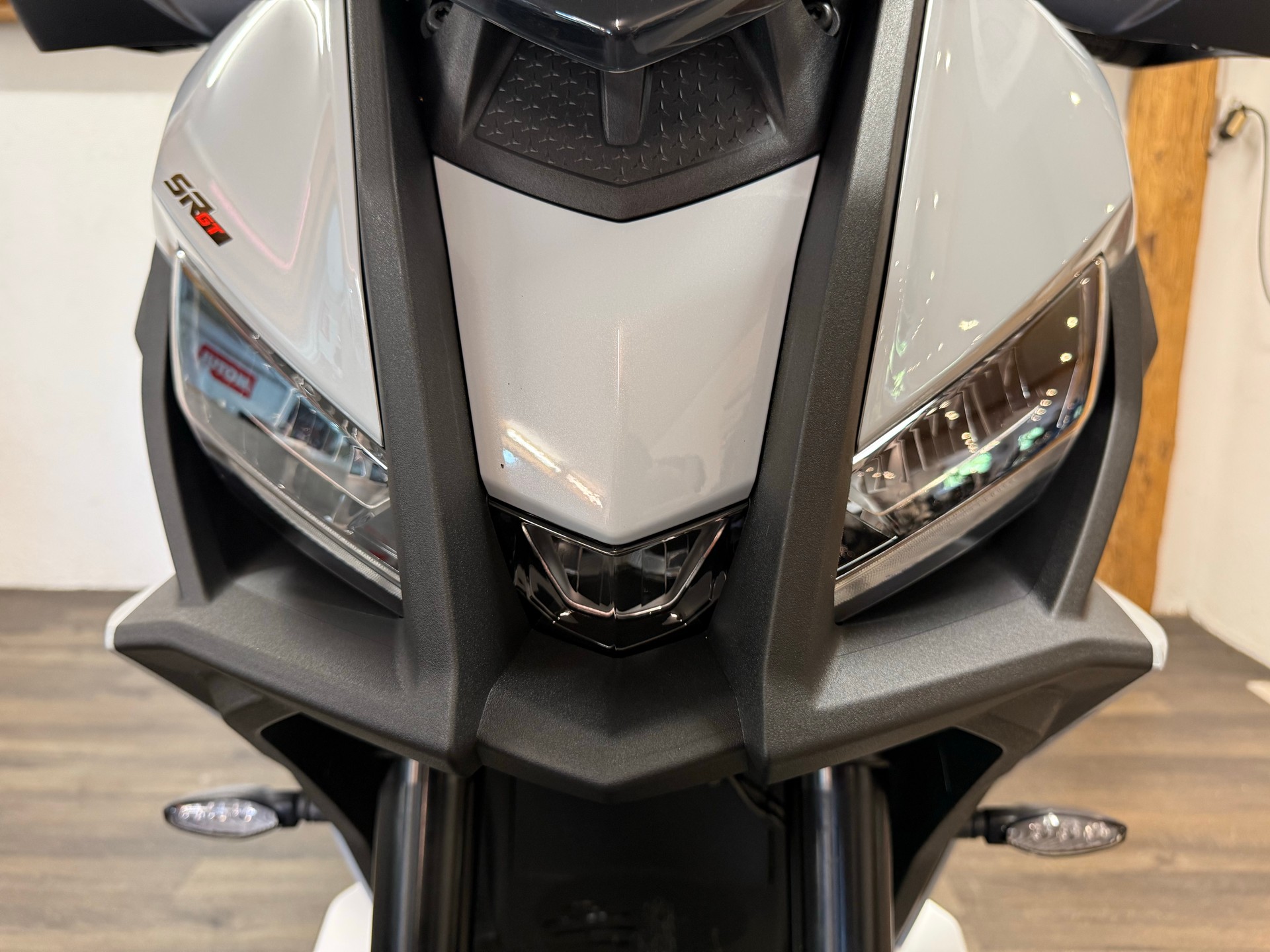 APRILIA SR GT 400-image-9