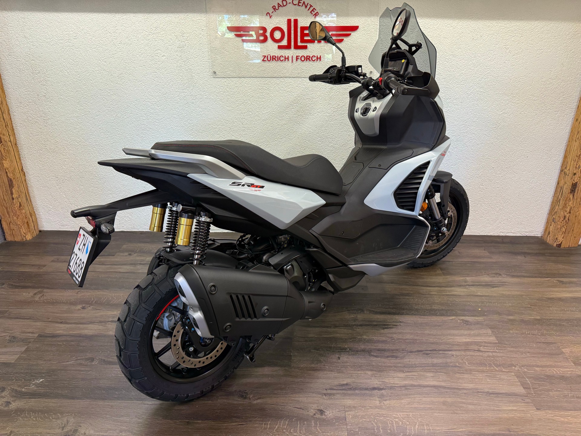 APRILIA SR GT 400-image-4