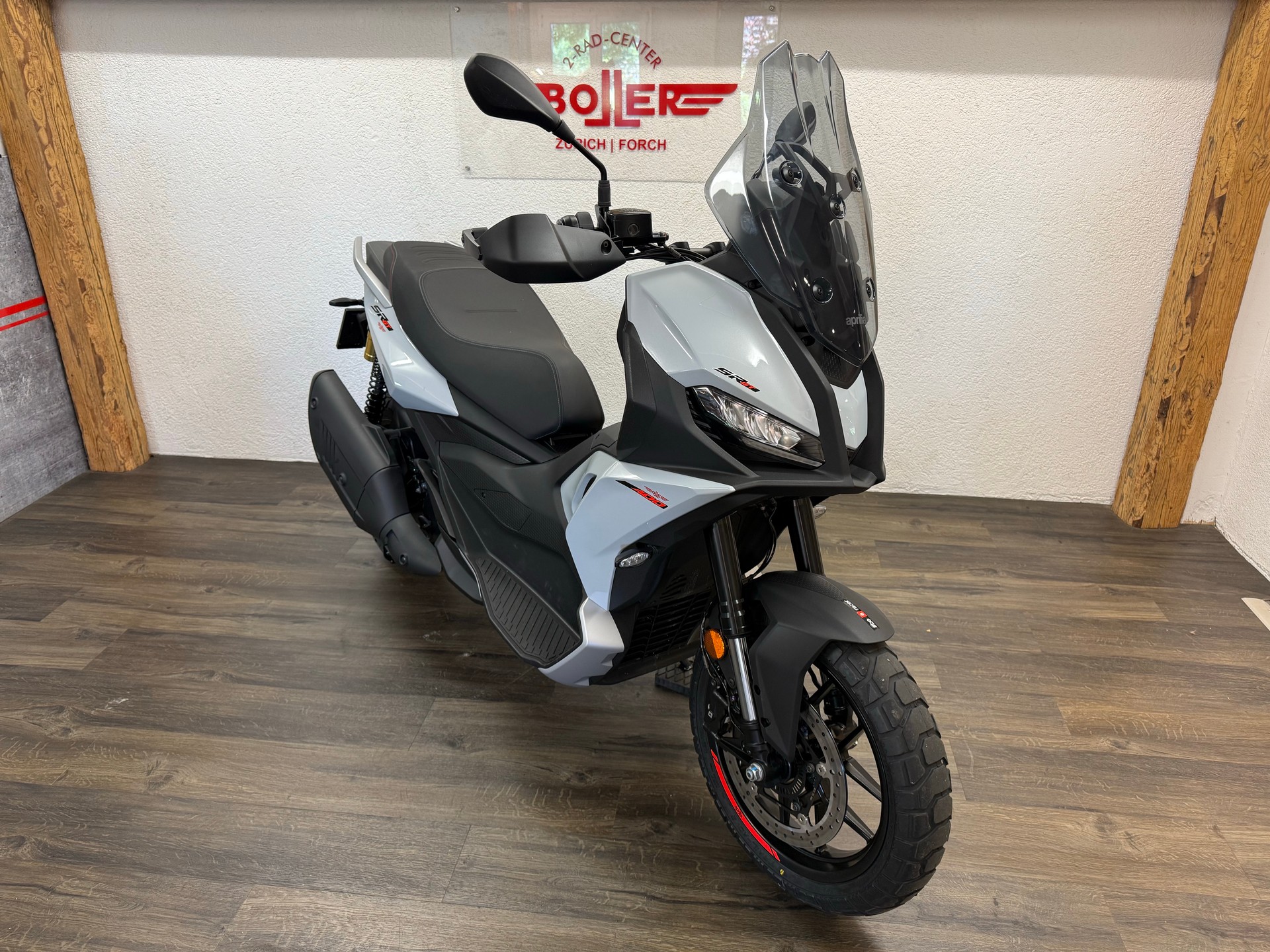 APRILIA SR GT 400-showroom-element-3