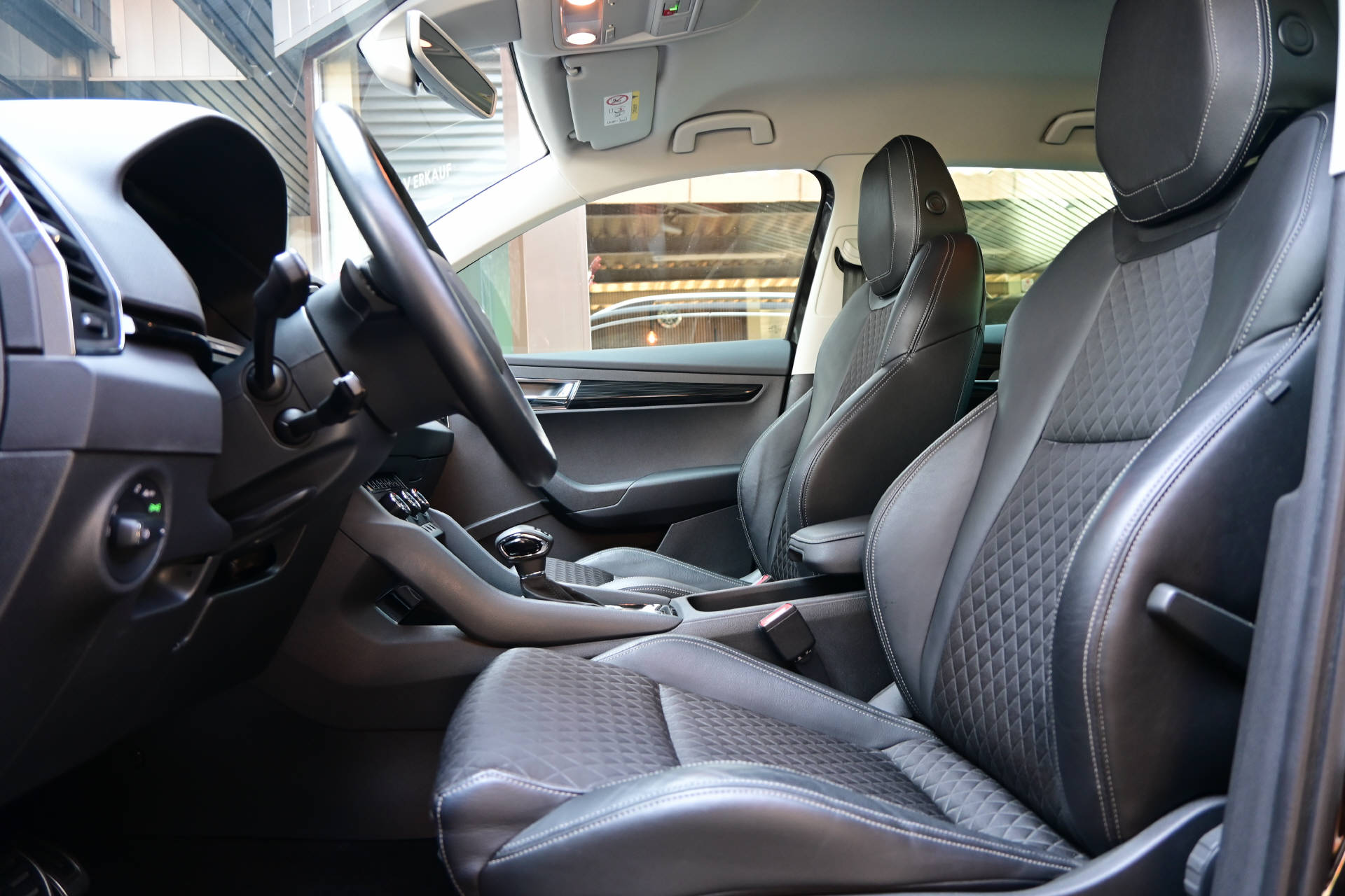SKODA Karoq 2.0 TDI Style 4x4 DSG-image-8