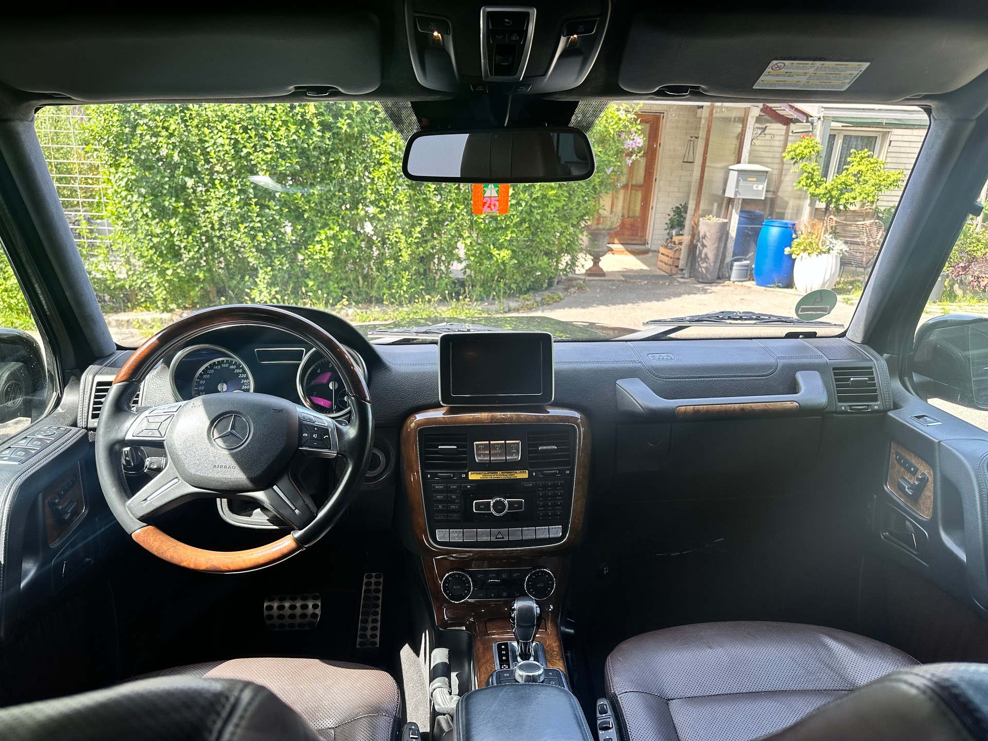 MERCEDES-BENZ G 500 lang-image-4