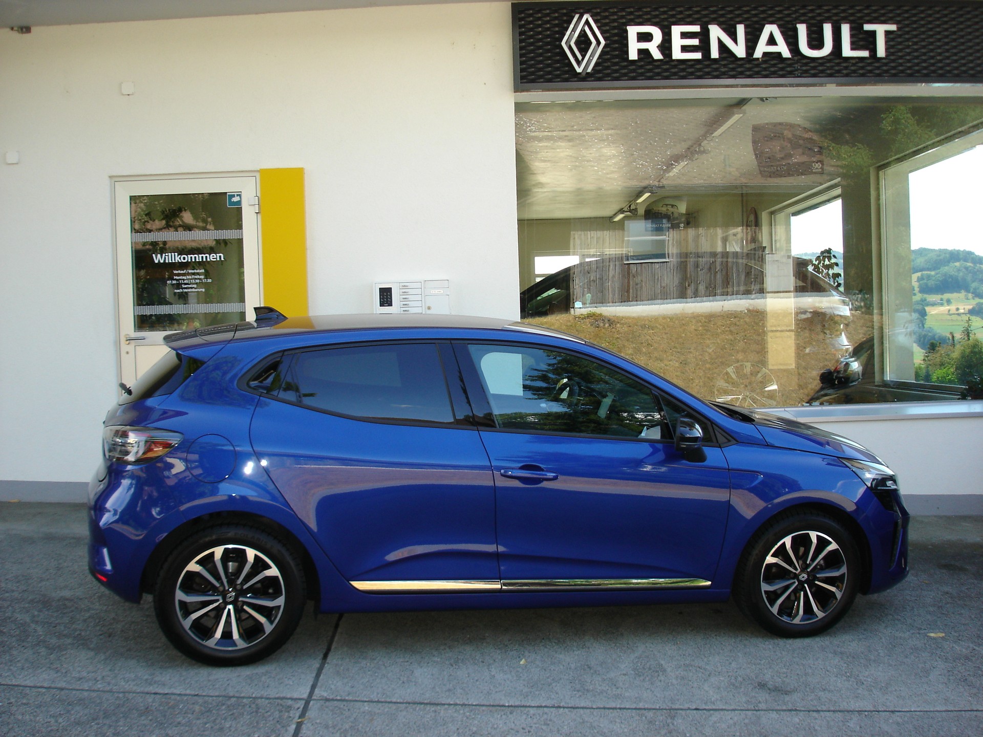 RENAULT Clio 1.0 Techno X-Tronic-image-2