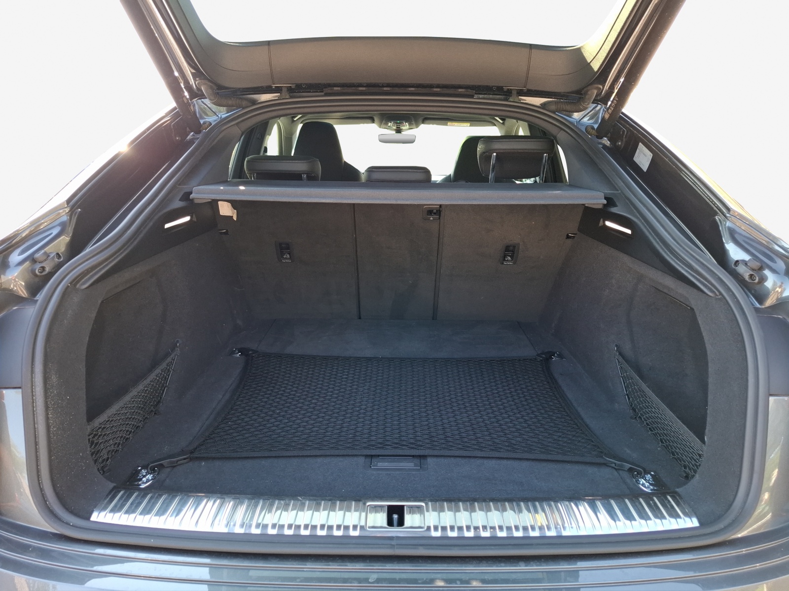 AUDI e-tron S Sportback quattro-image-12
