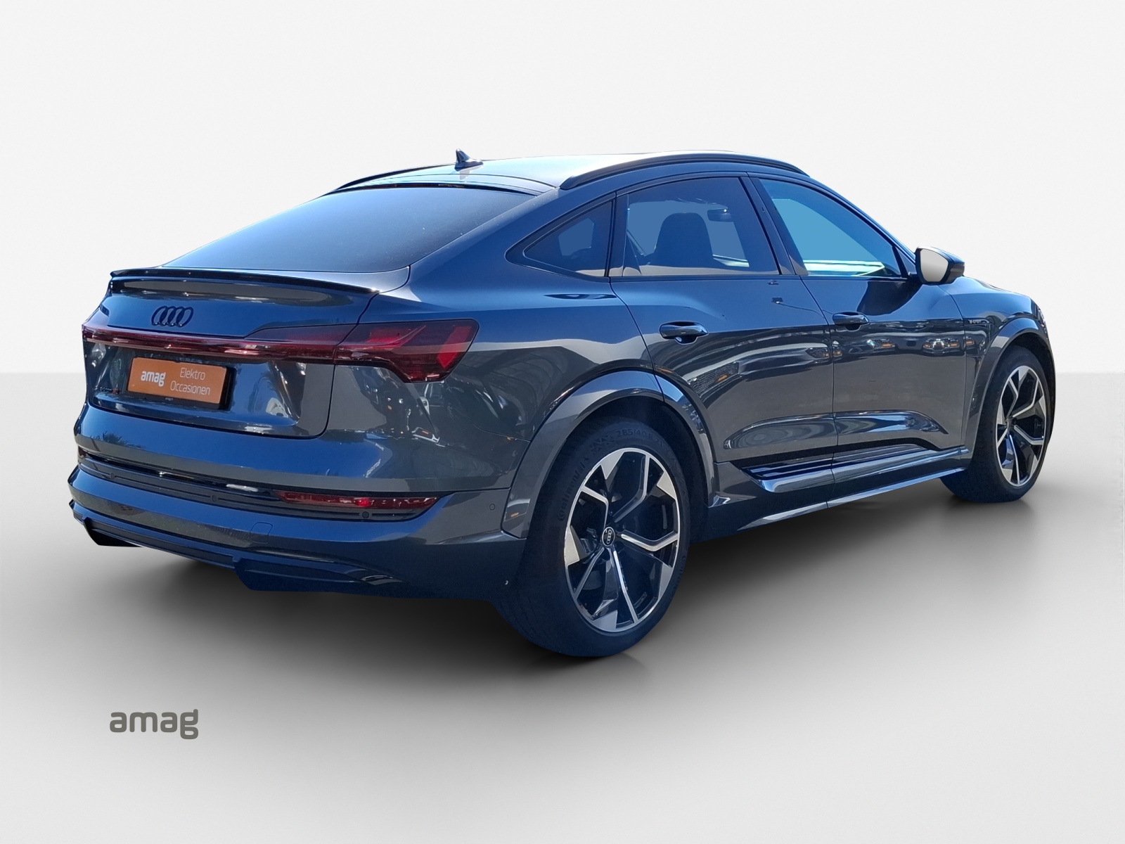 AUDI e-tron S Sportback quattro-image-4