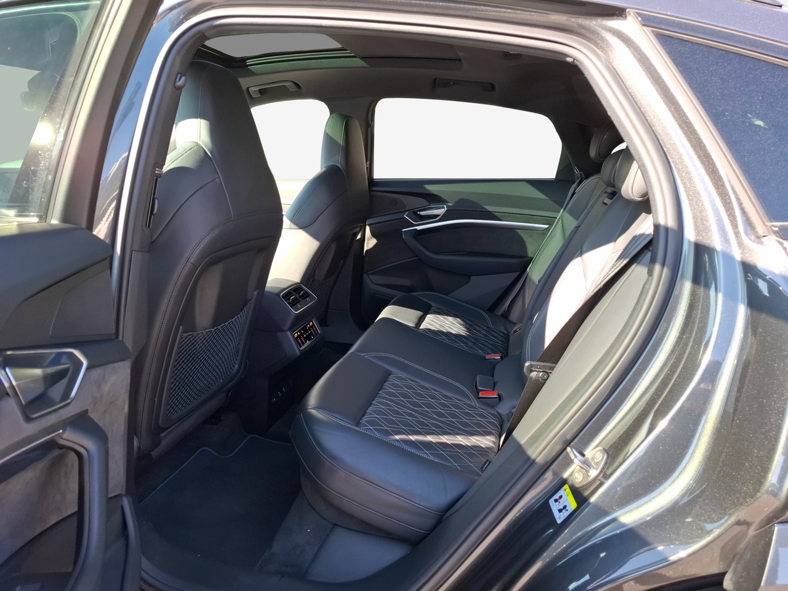 AUDI e-tron S Sportback quattro-image-11