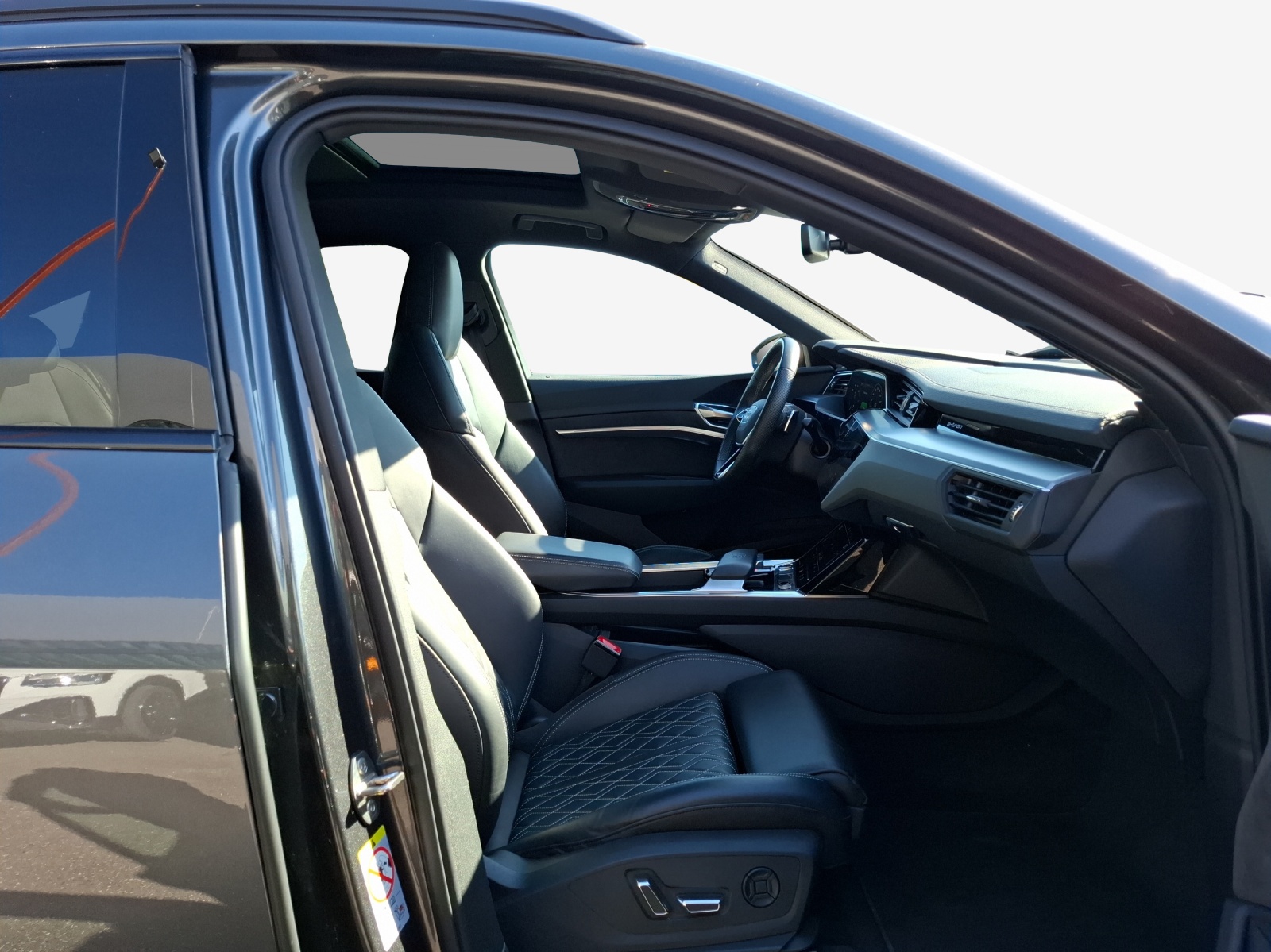 AUDI e-tron S Sportback quattro-image-14