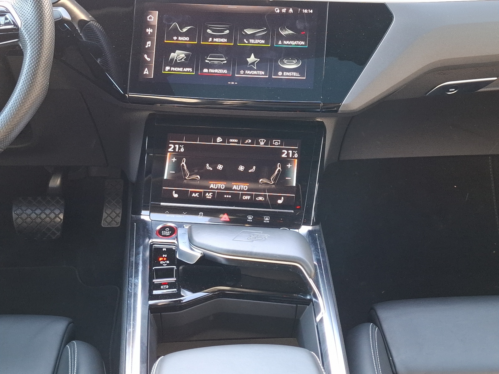 AUDI e-tron S Sportback quattro-image-10