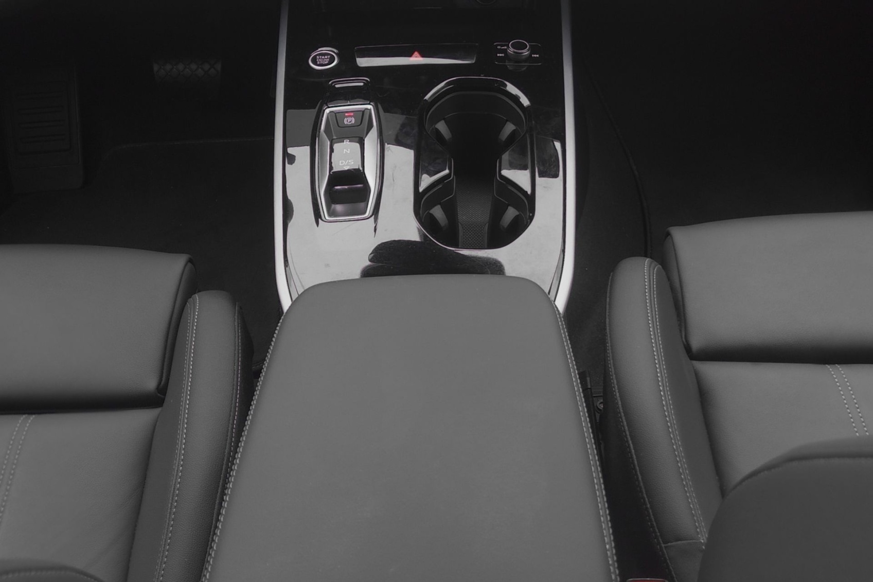 AUDI A5 Avant TDI quattro Attraction S tronic *CH-Fzg / Gratisservice / Garantie*-image-9