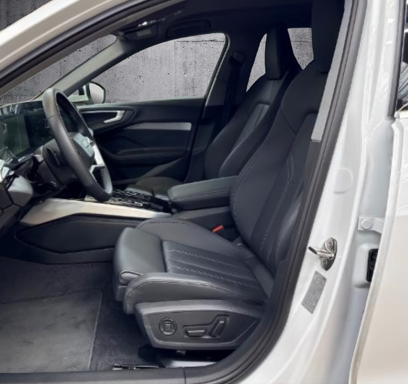 AUDI A5 Avant TDI quattro Attraction S tronic *CH-Fzg / Gratisservice / Garantie*-image-6
