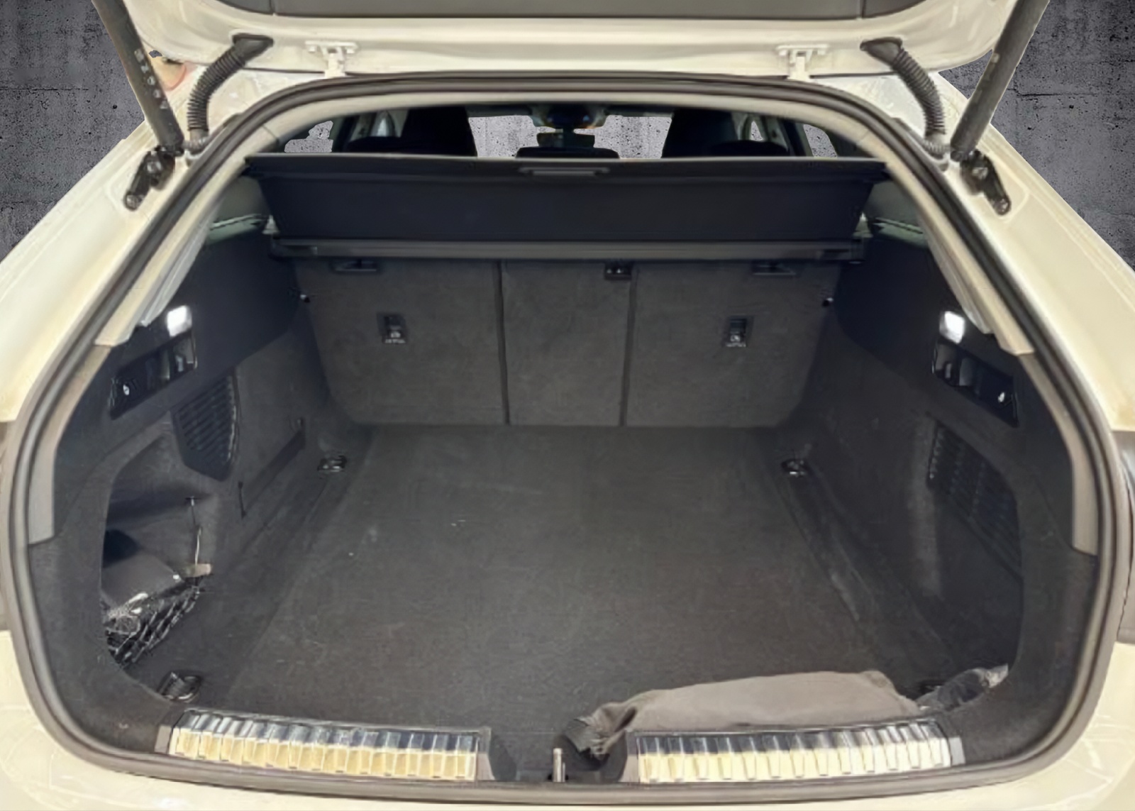 AUDI A5 Avant TDI quattro Attraction S tronic *CH-Fzg / Gratisservice / Garantie*-image-11