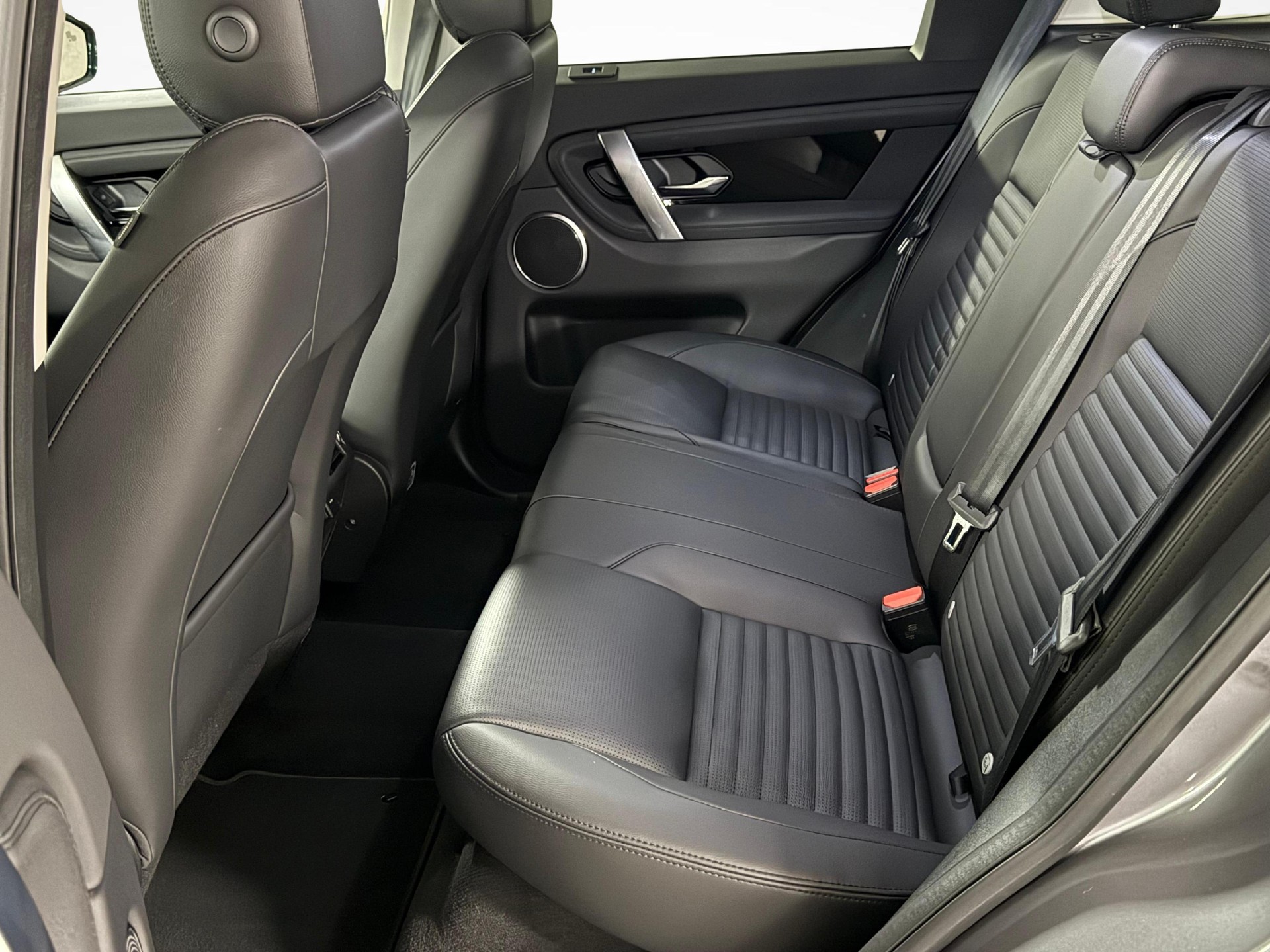 LAND ROVER Discovery Sport 1.5 T 300e S-image-11