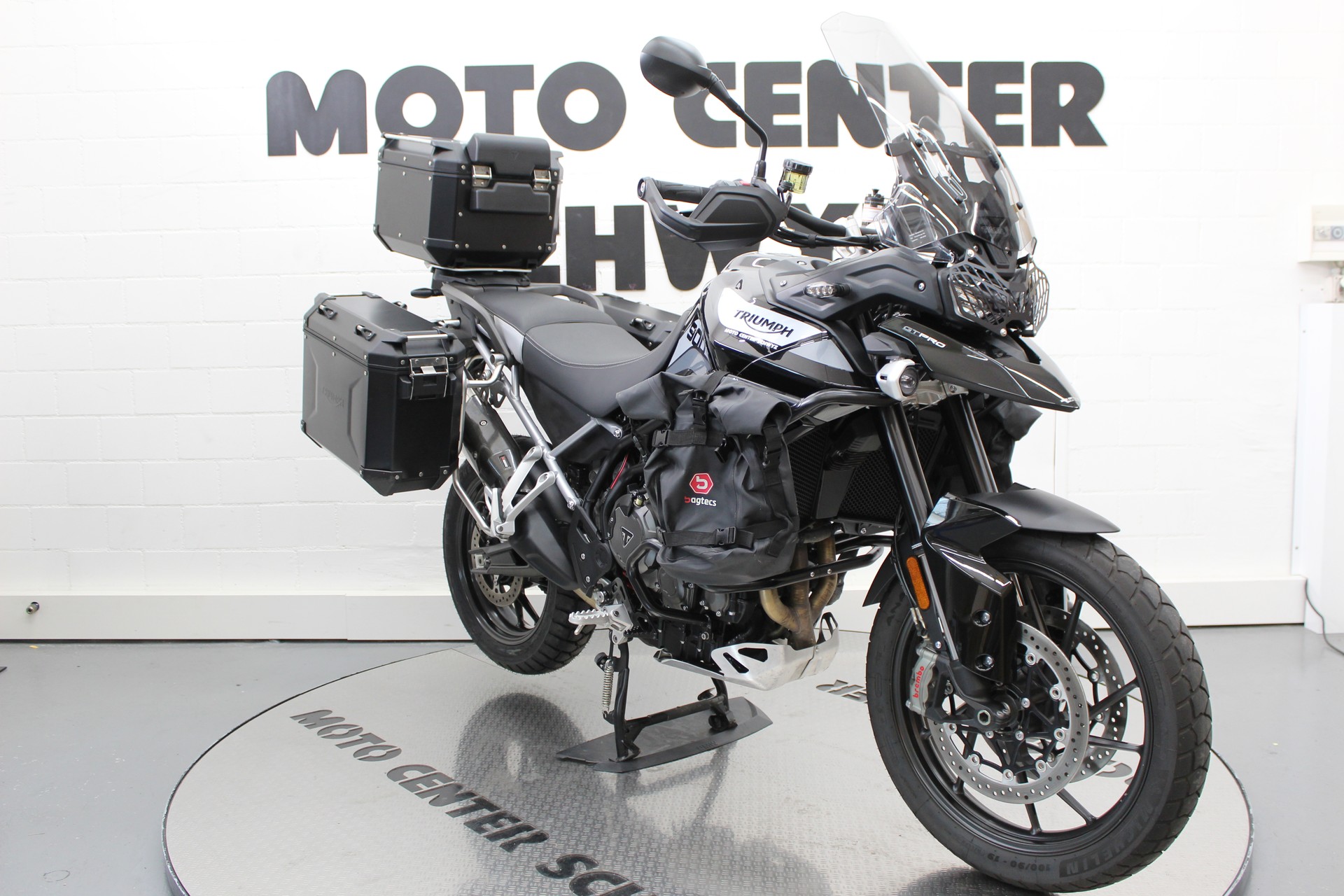TRIUMPH Tiger 900 GT Pro-showroom-element-1