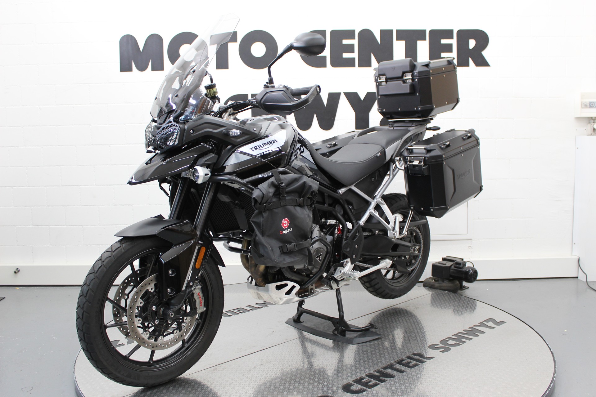 TRIUMPH Tiger 900 GT Pro-showroom-element-3