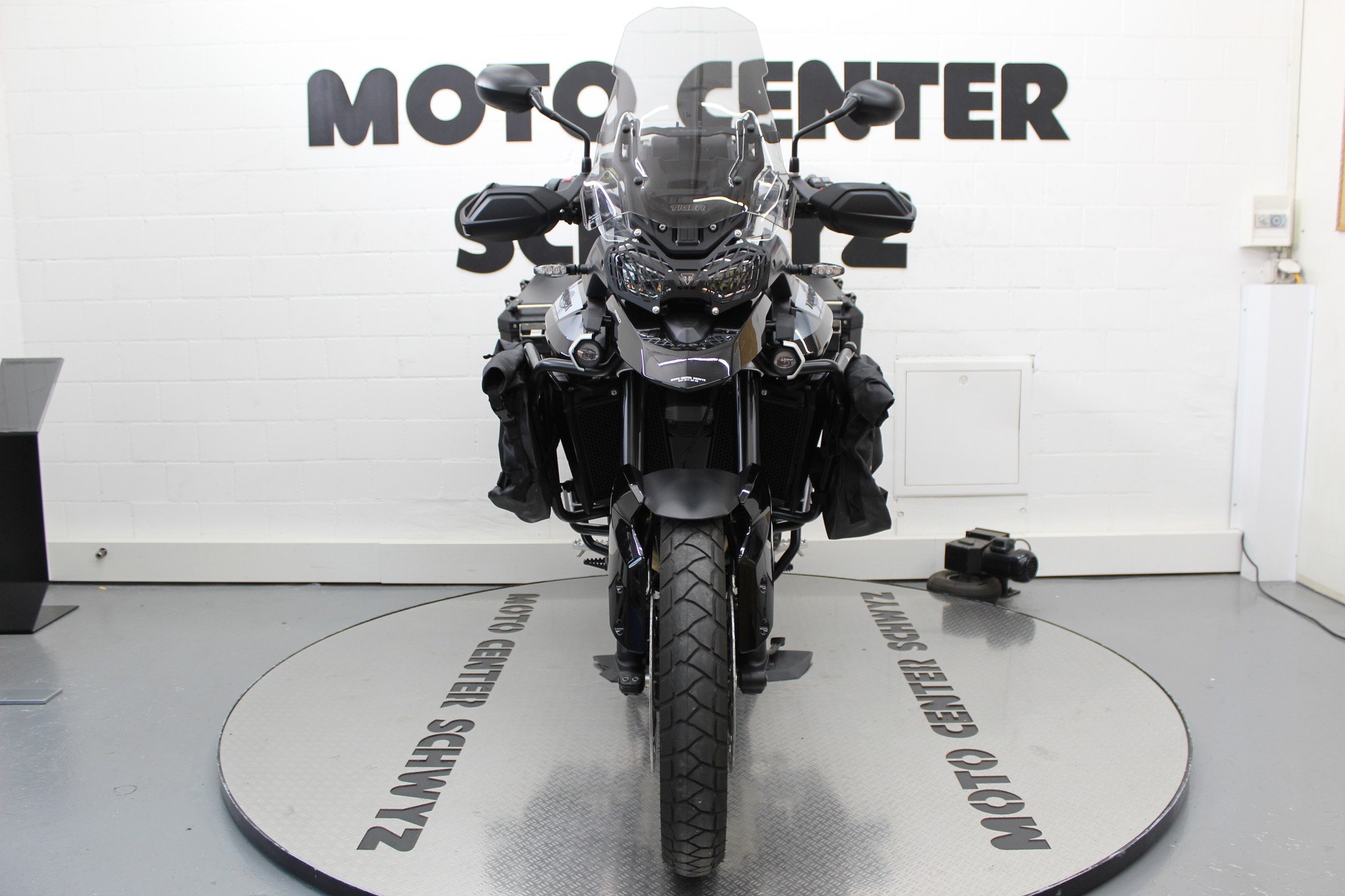 TRIUMPH Tiger 900 GT Pro-showroom-element-2
