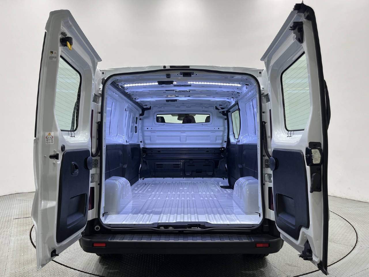 NISSAN Primastarr Kaw. 3.0 t L2 H1 2.0 N-Connecta-image-17