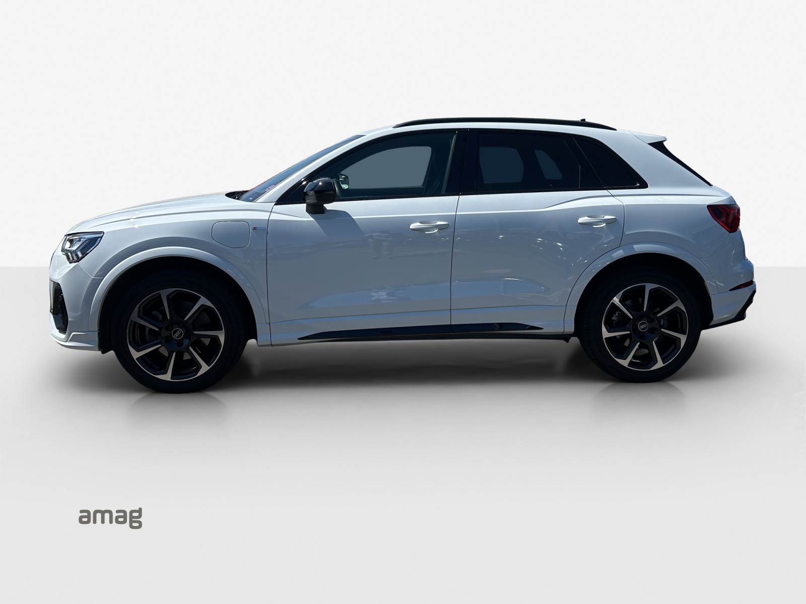 AUDI Q3 45 TFSI e S line Attraction S-tronic-image-1