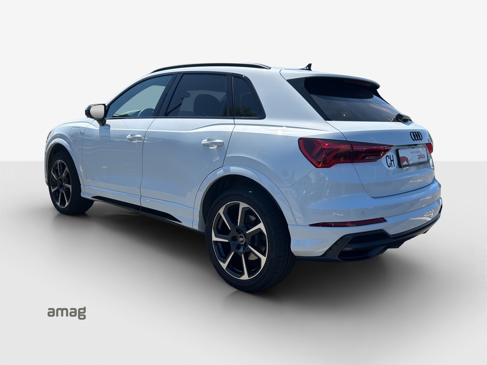 AUDI Q3 45 TFSI e S line Attraction S-tronic-image-2