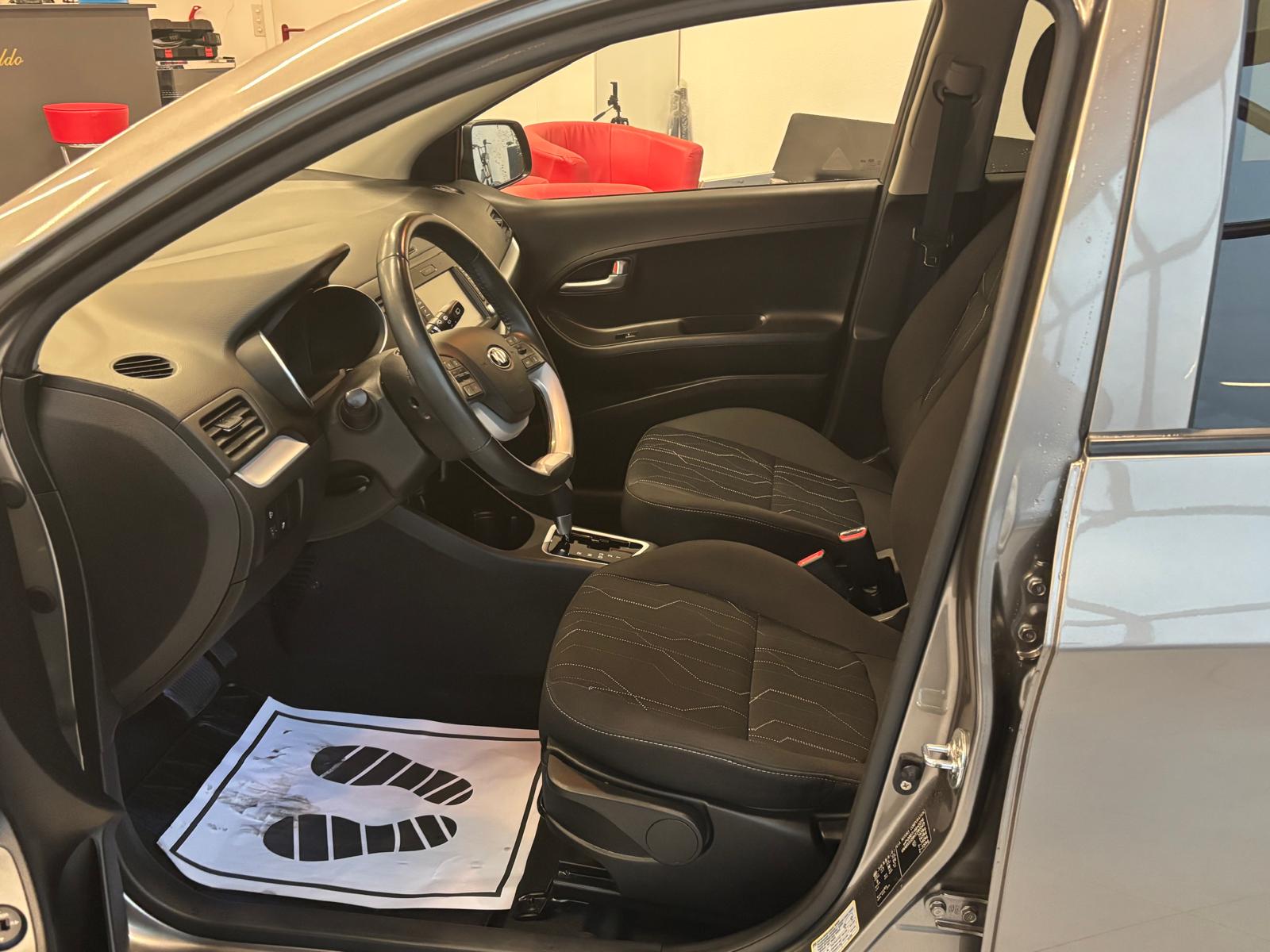 KIA Picanto 1.2 CVVT Swiss Champion Automatic-image-5