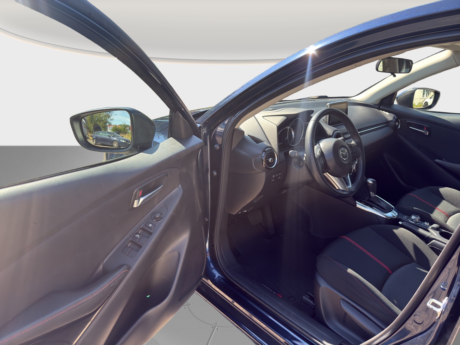 MAZDA 2 1.5 90 Revolution-image-8