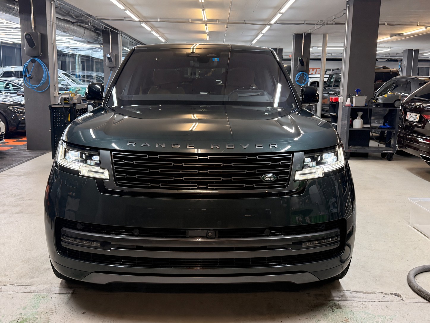 LAND ROVER 3.0 I6 HSE LWB 7P.-image-1