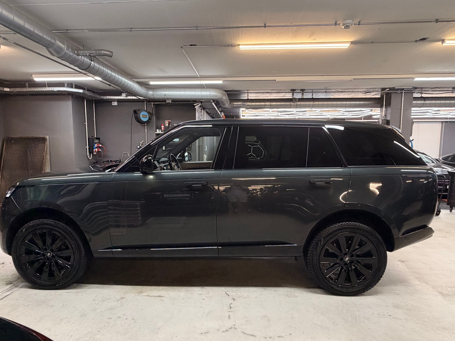 LAND ROVER 3.0 I6 HSE LWB 7P.-image-3