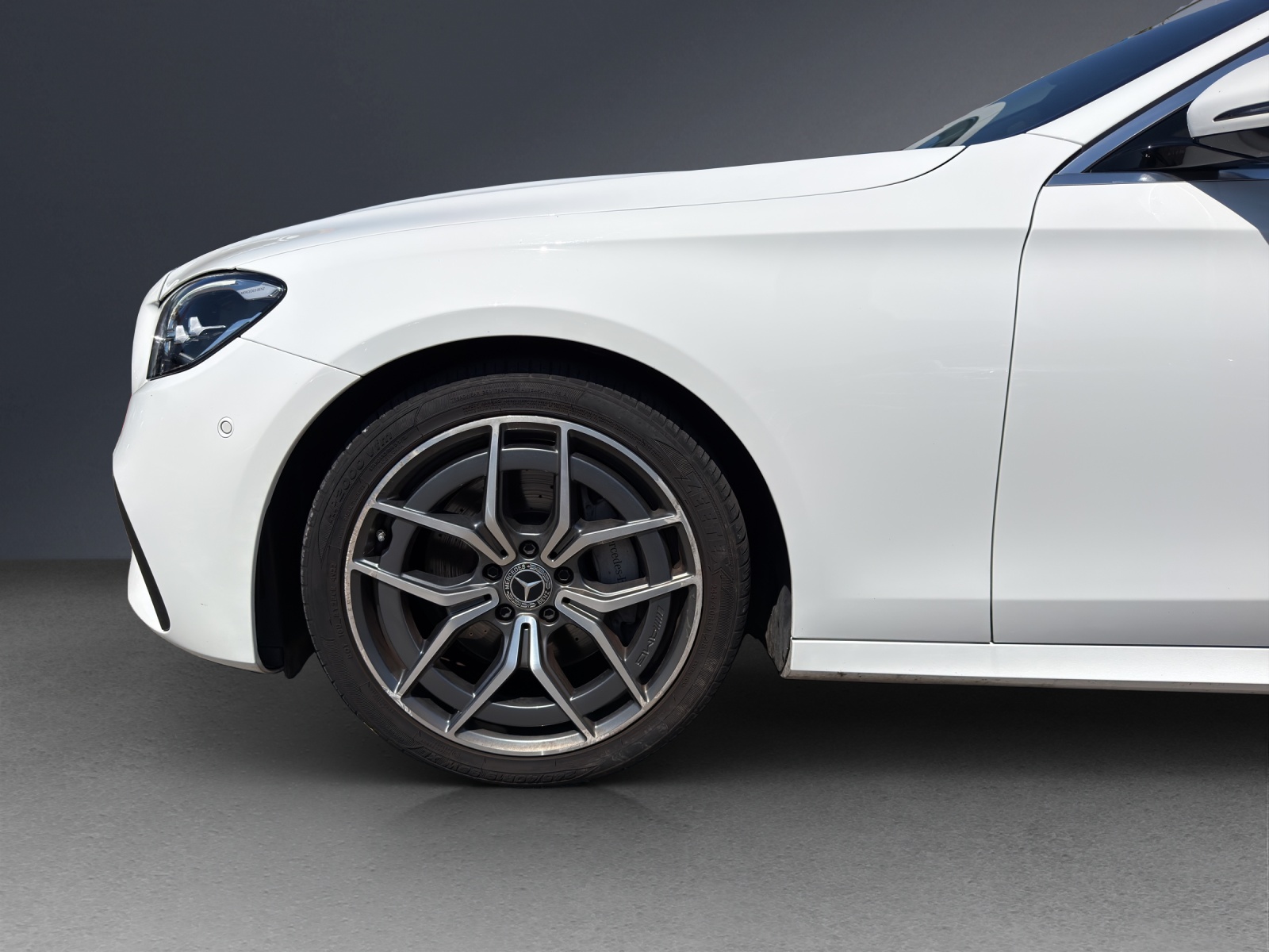 MERCEDES-BENZ E 220 d T AMG Line 9G-Tronic-image-9