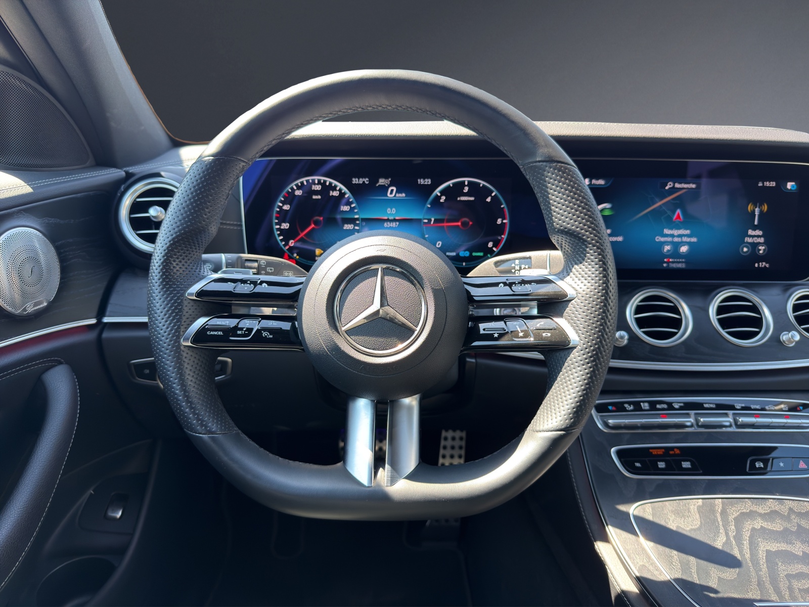 MERCEDES-BENZ E 220 d T AMG Line 9G-Tronic-image-14