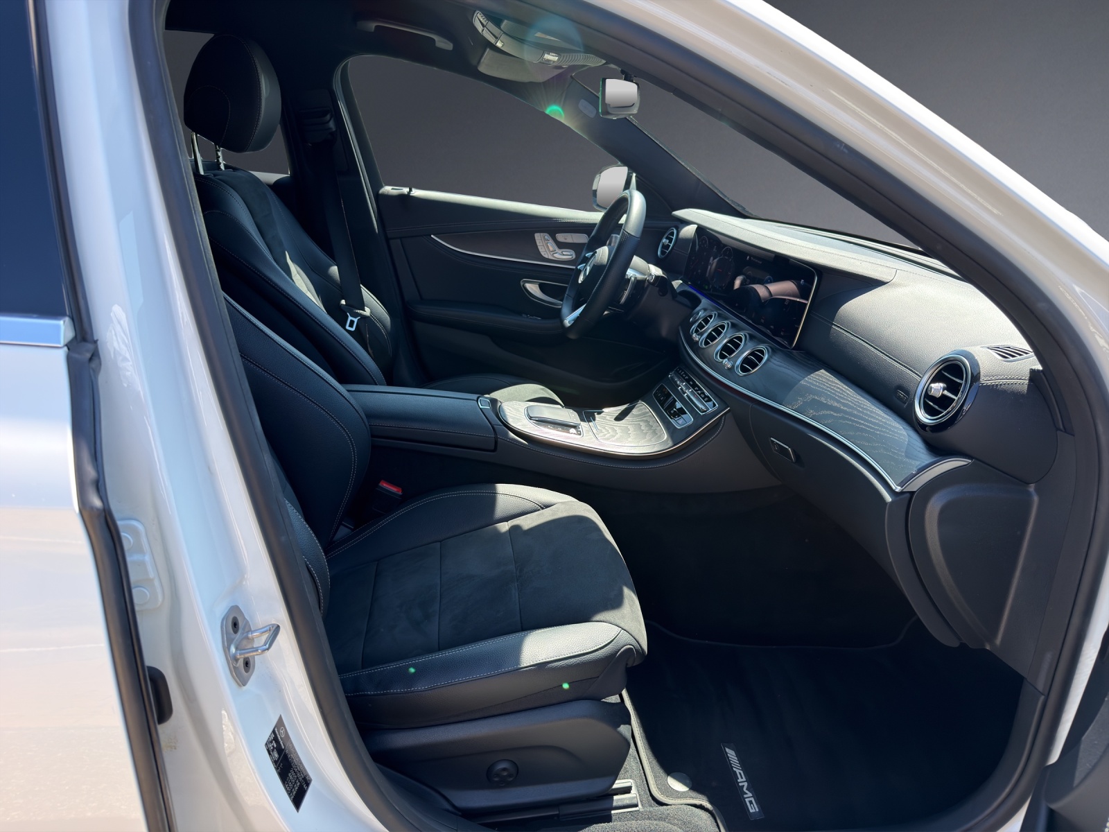 MERCEDES-BENZ E 220 d T AMG Line 9G-Tronic-image-6