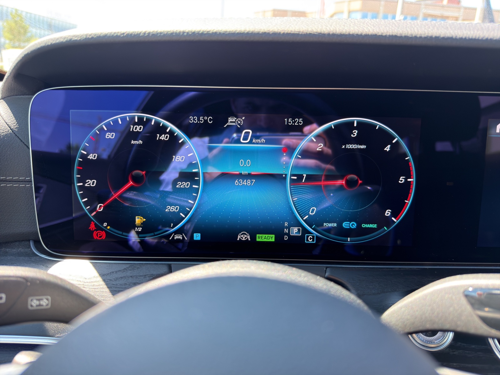MERCEDES-BENZ E 220 d T AMG Line 9G-Tronic-image-15