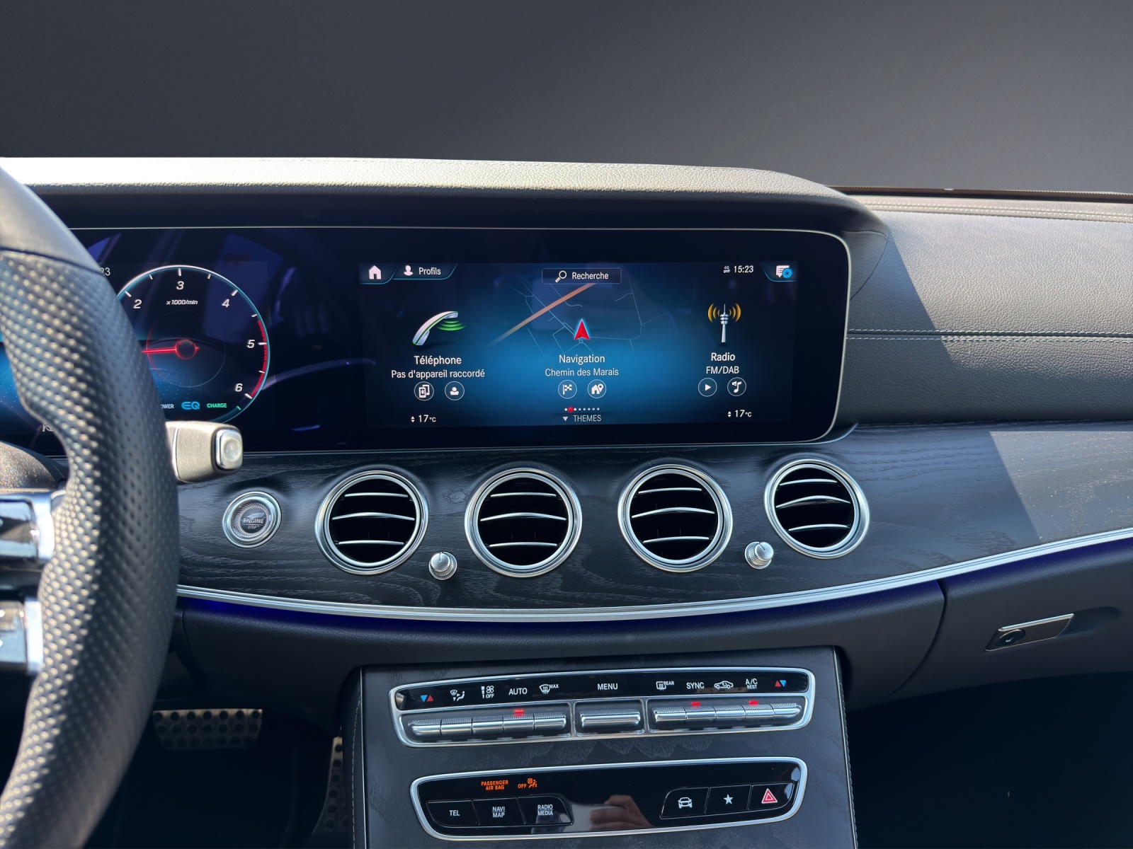MERCEDES-BENZ E 220 d T AMG Line 9G-Tronic-image-8