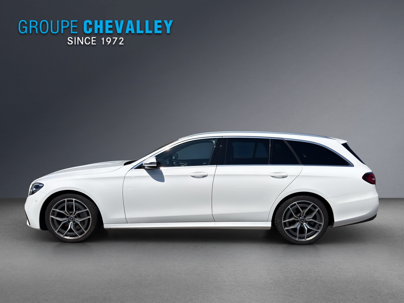 MERCEDES-BENZ E 220 d T AMG Line 9G-Tronic-image-2