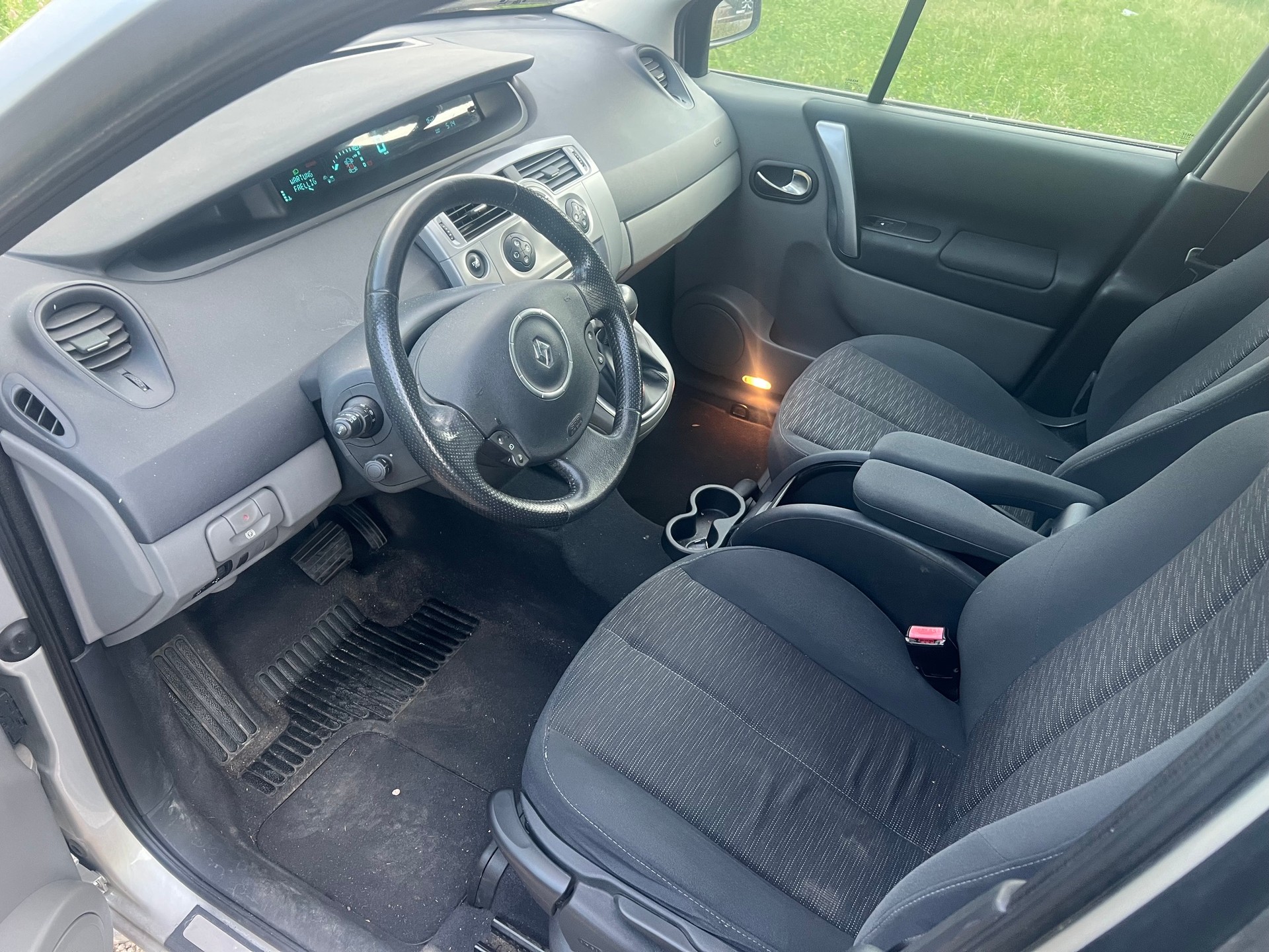 RENAULT Scénic 2.0 16V Fairway Automatic-image-8