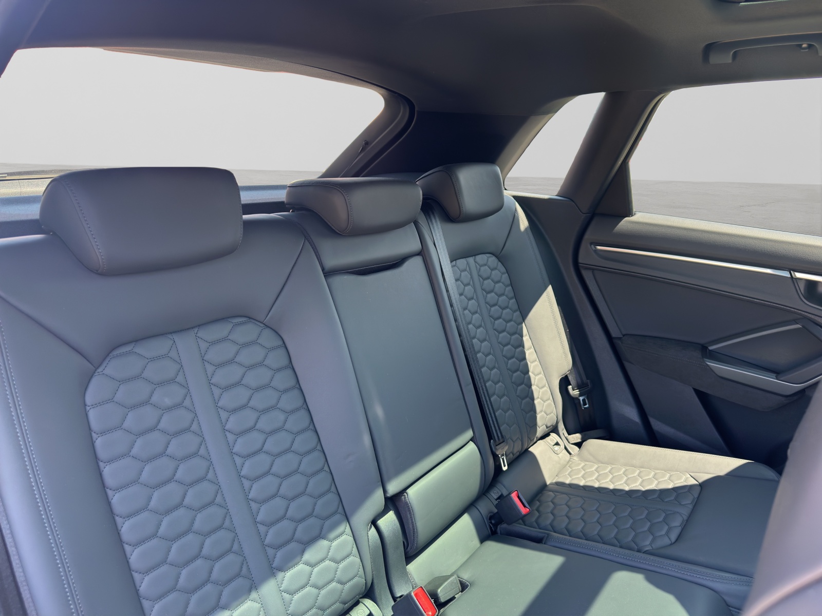 AUDI RS Q3 2.5 TFSI quattro S tronic-image-8
