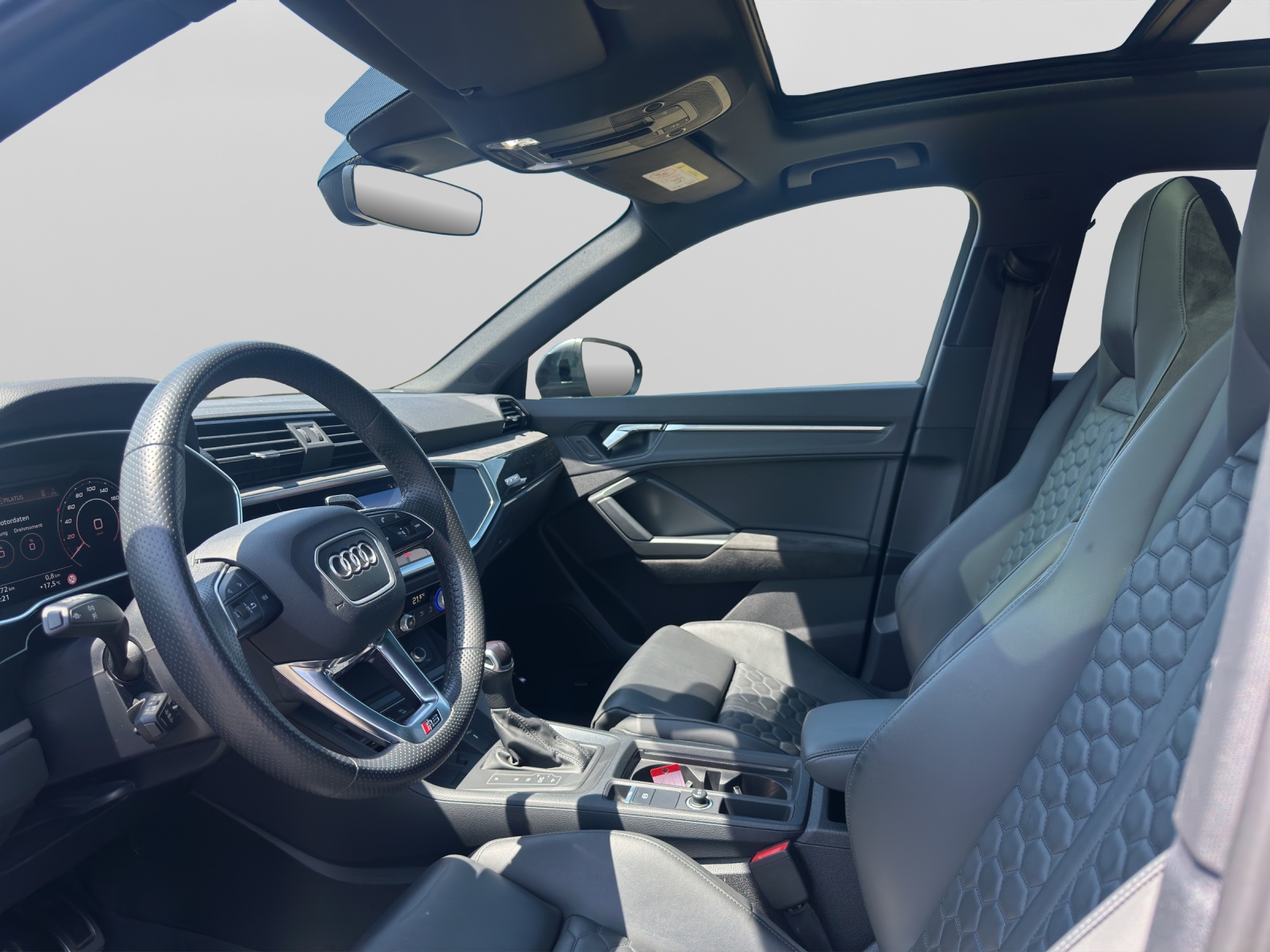 AUDI RS Q3 2.5 TFSI quattro S tronic-image-4