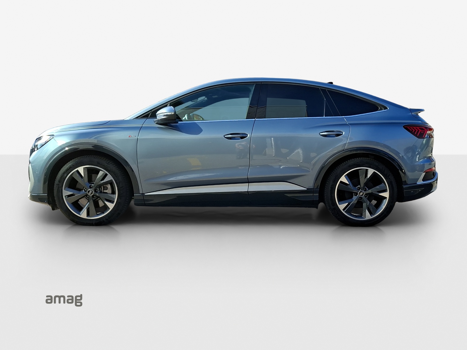 AUDI Q4 Sportback e-tron 50 quattro-showroom-element-1