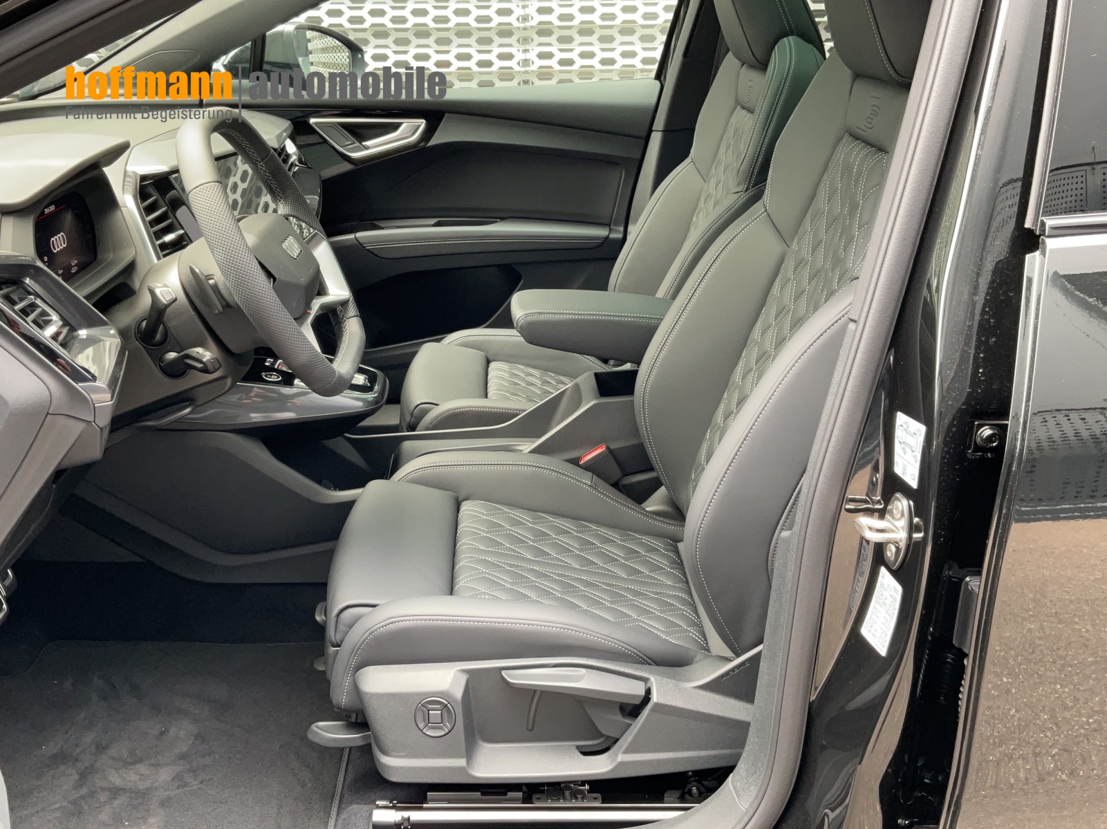 AUDI Q4 e-tron 50 quattro-image-9
