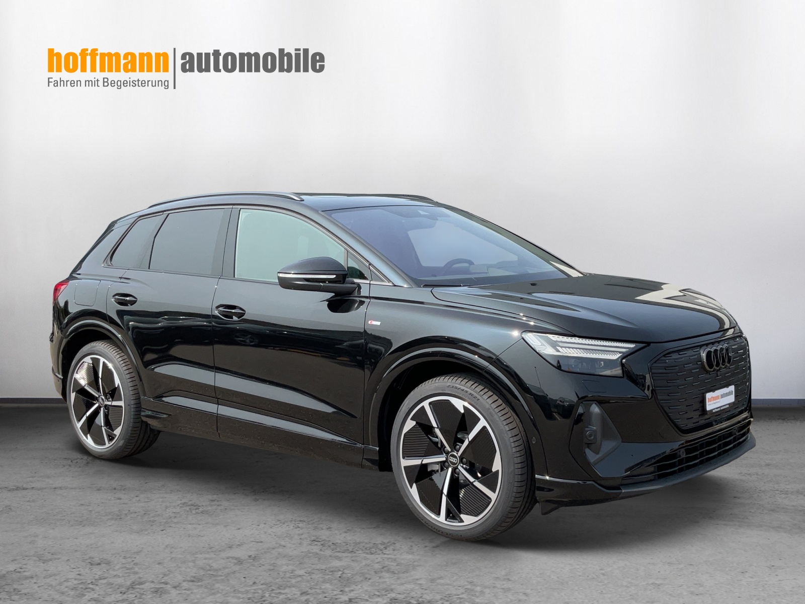 AUDI Q4 e-tron 50 quattro-showroom-element-2
