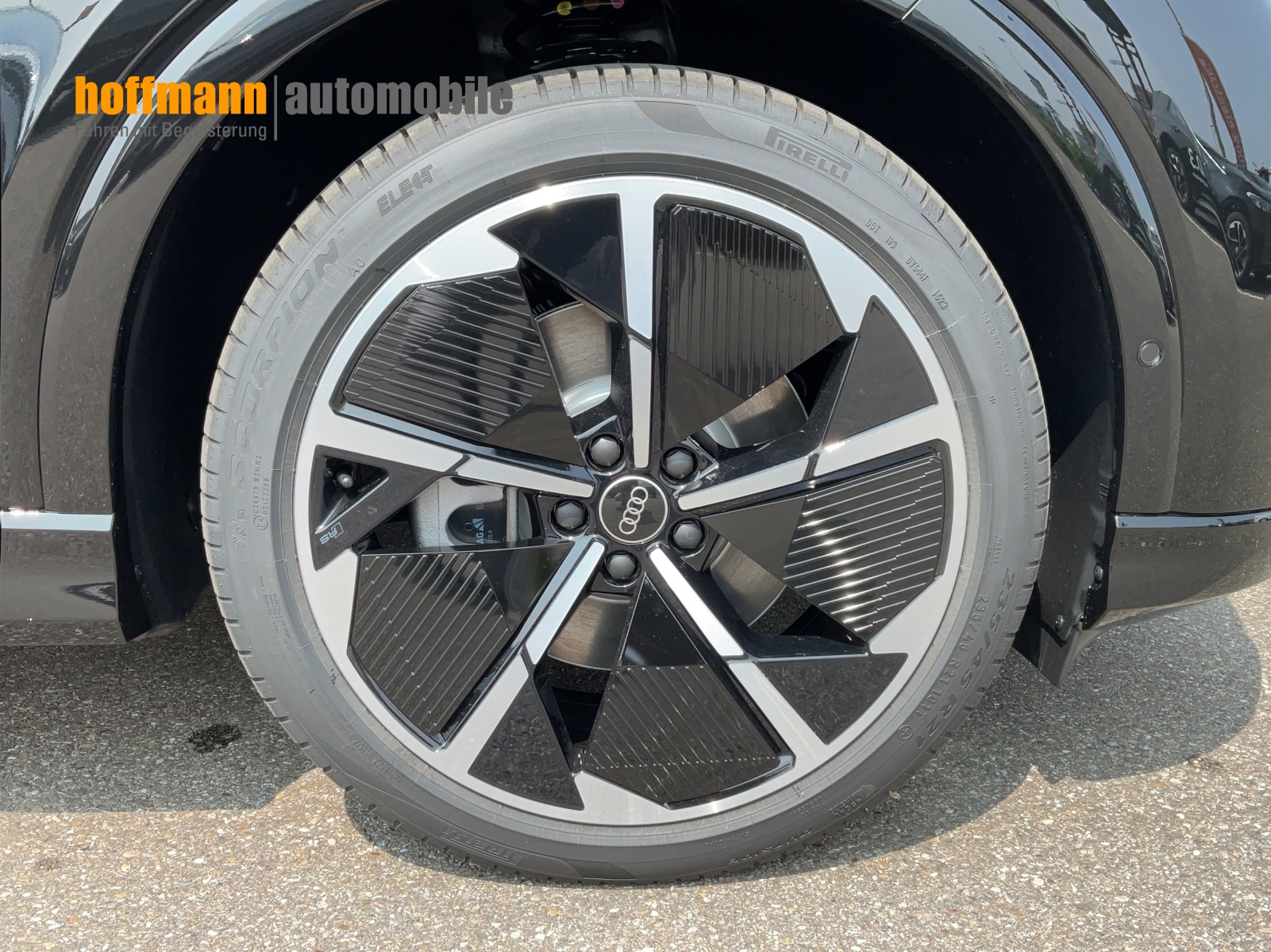 AUDI Q4 e-tron 50 quattro-image-12