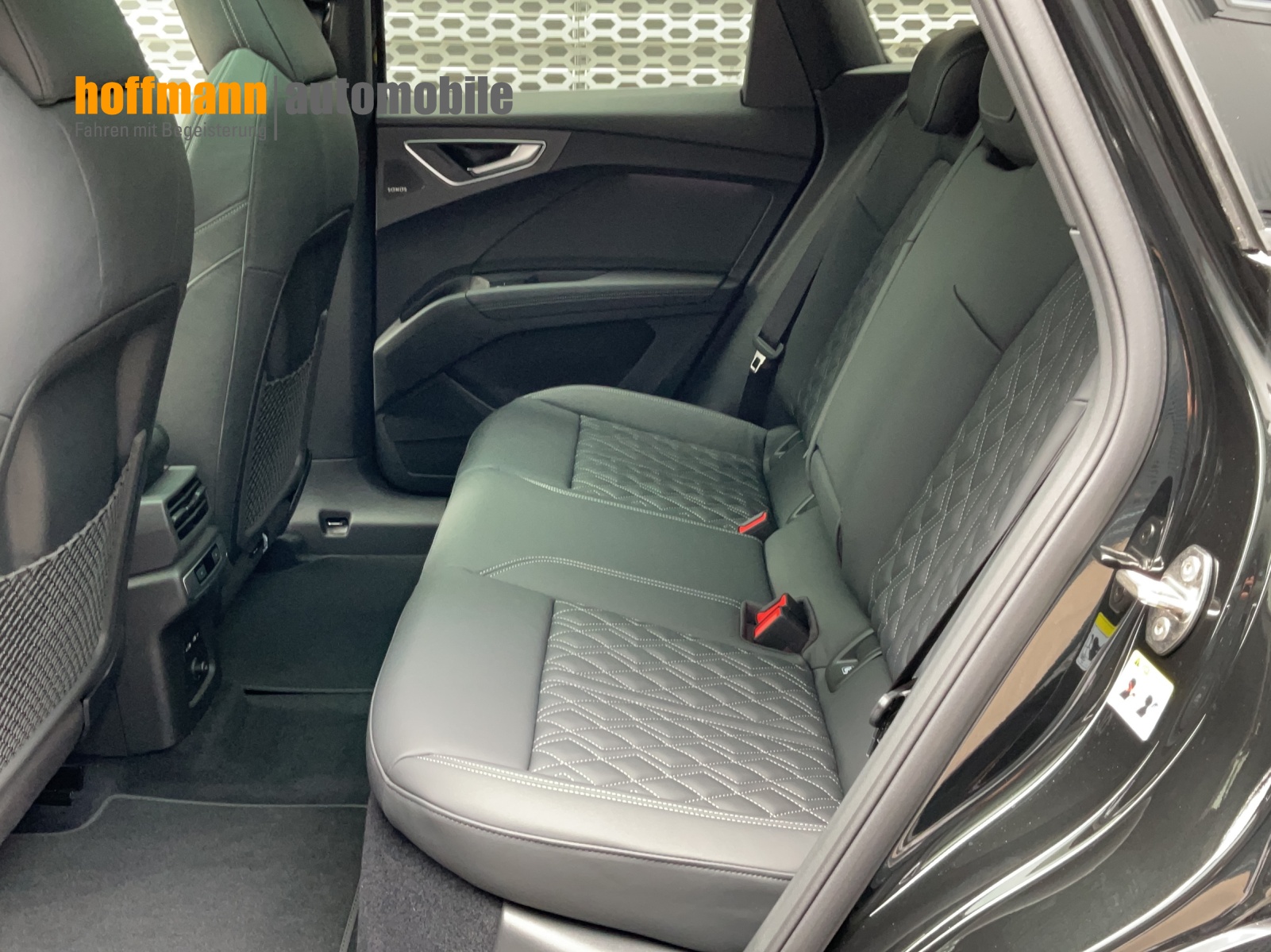 AUDI Q4 e-tron 50 quattro-image-10