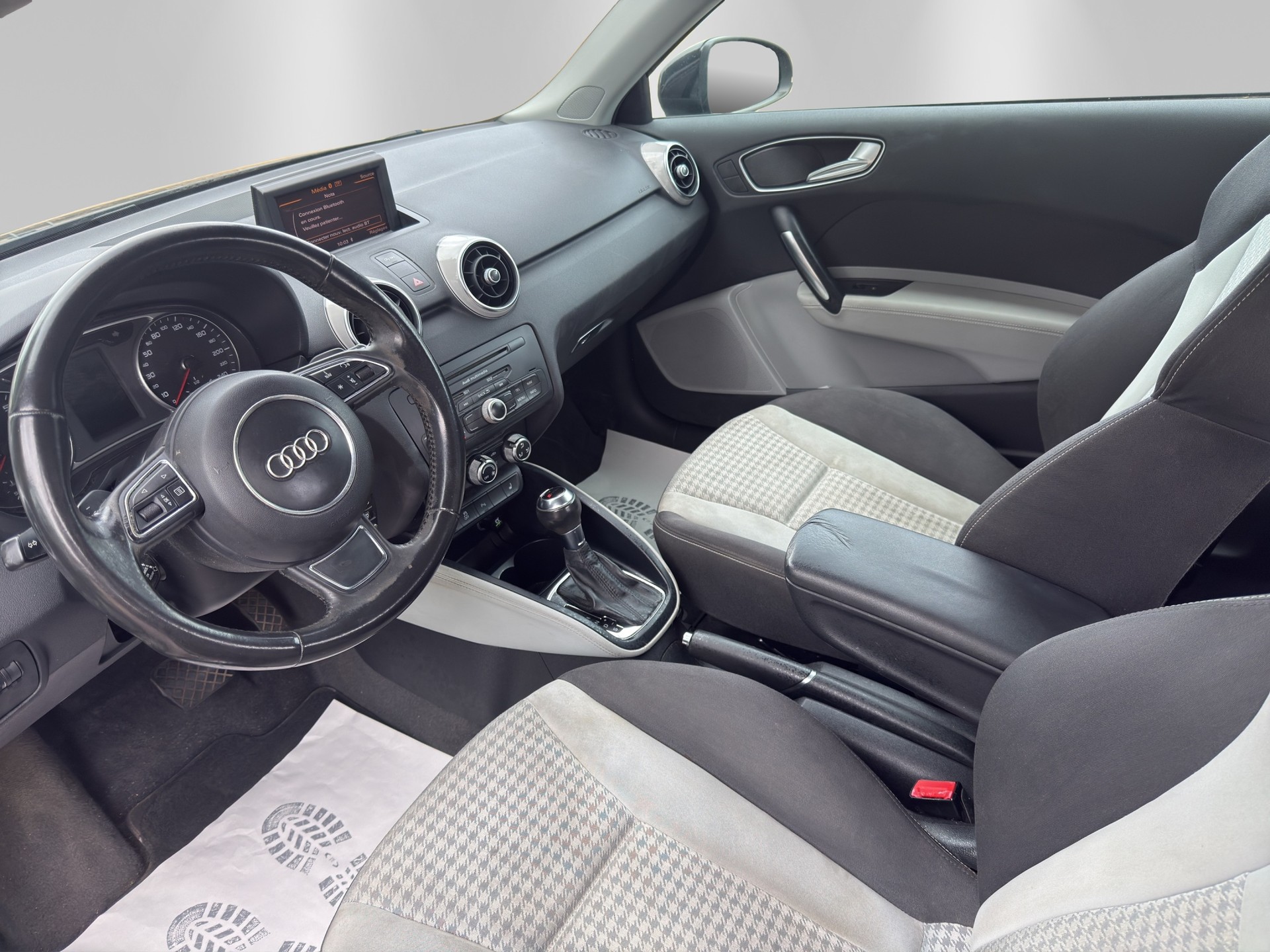 AUDI A1 1.4 TFSI Ambition S-tronic-image-7