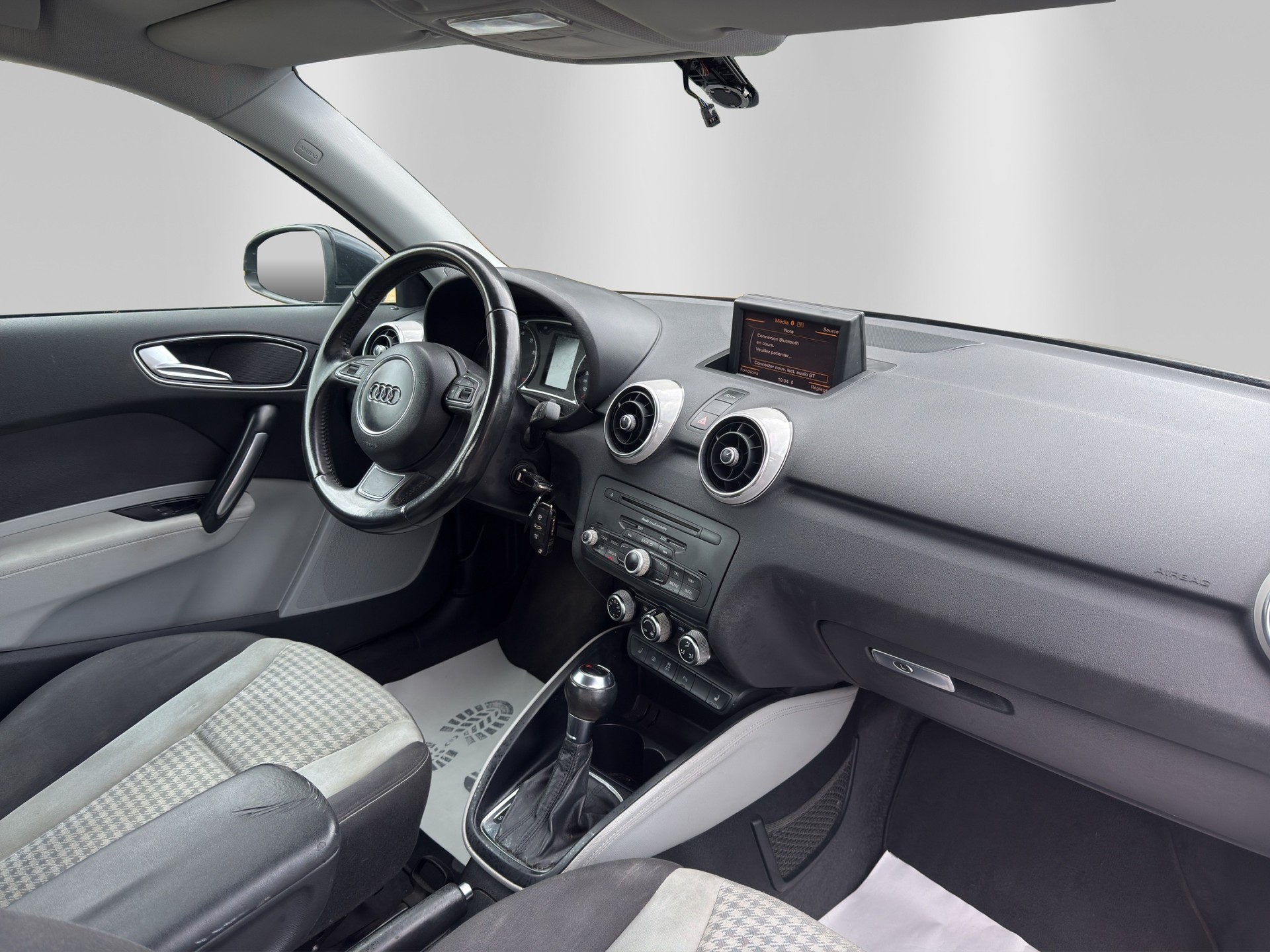 AUDI A1 1.4 TFSI Ambition S-tronic-image-12