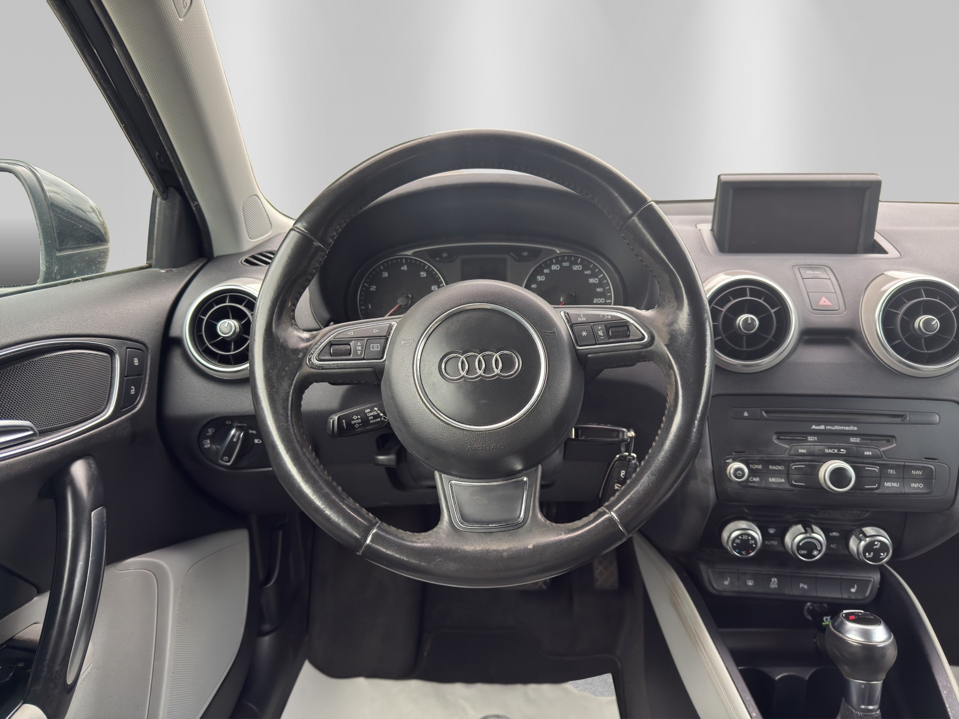 AUDI A1 1.4 TFSI Ambition S-tronic-image-9
