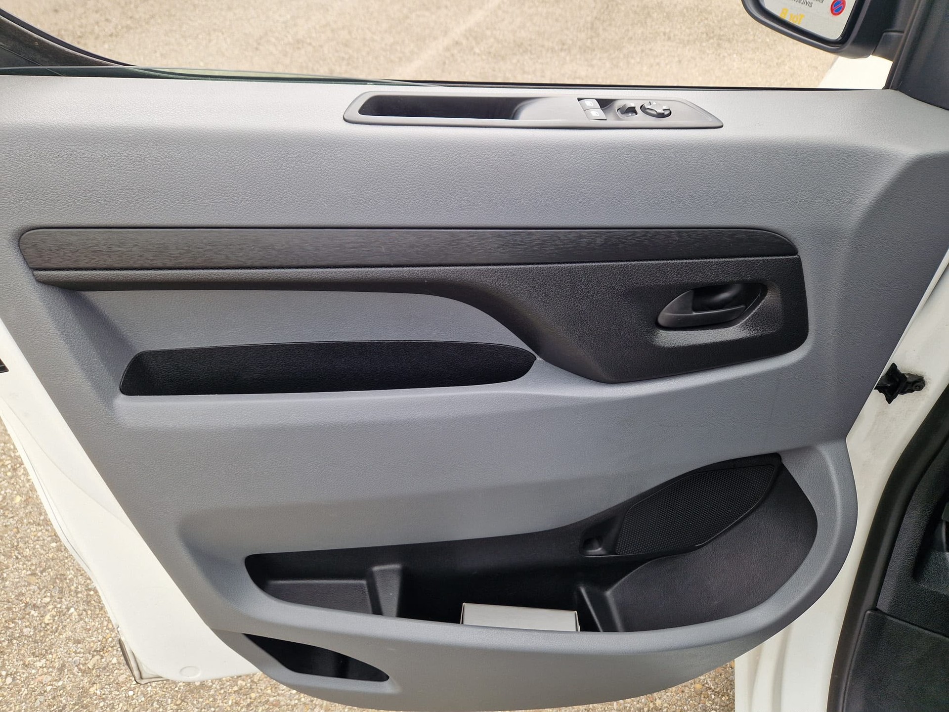 PEUGEOT Expert Traveller 2.0 BlueHDi 9 Plätzer-image-24